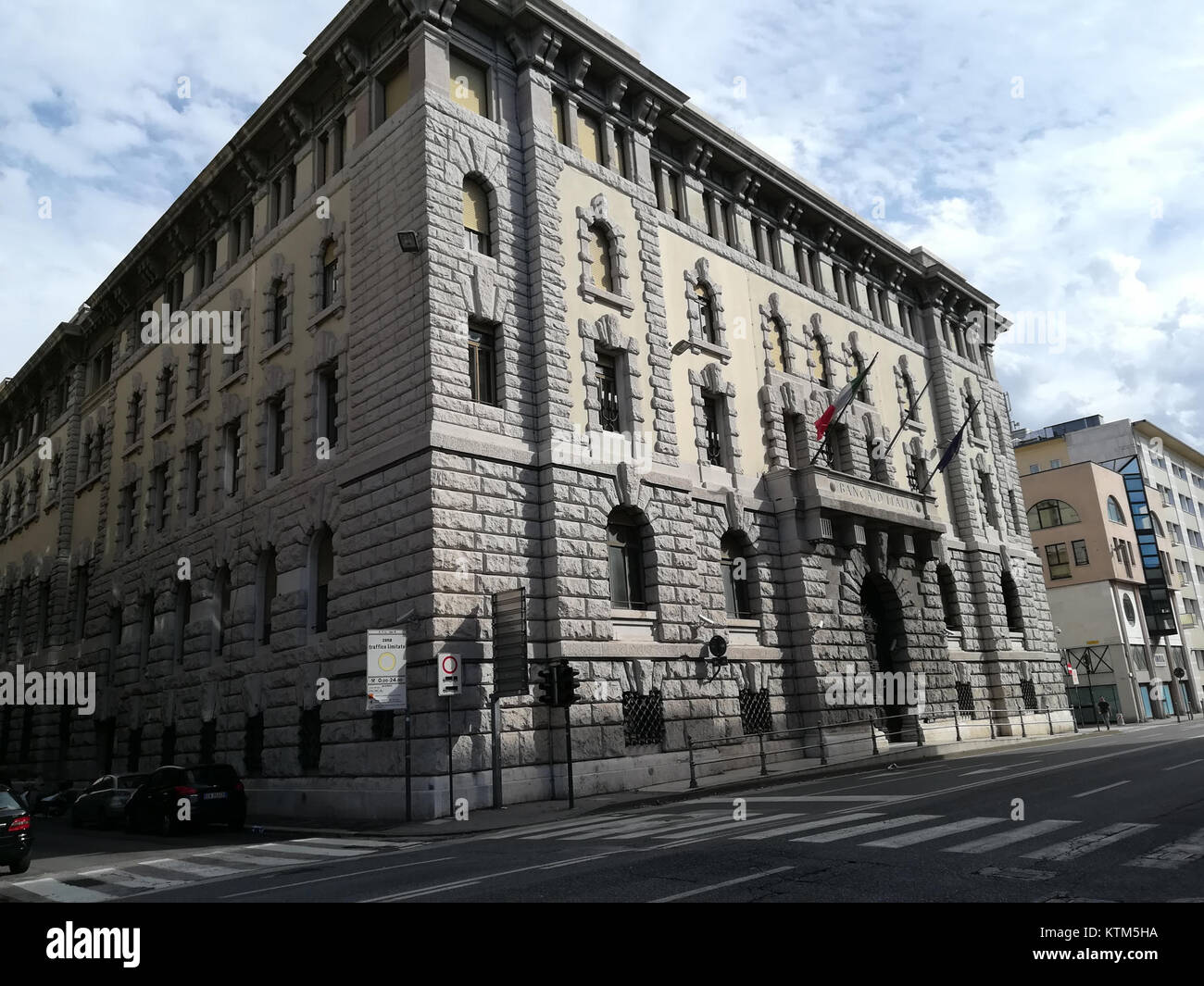 La Banca d'Italia di Trieste è un importante istituto finanziario della regione, che svolge un ruolo fondamentale nel sistema bancario italiano e nello sviluppo economico regionale. Foto Stock