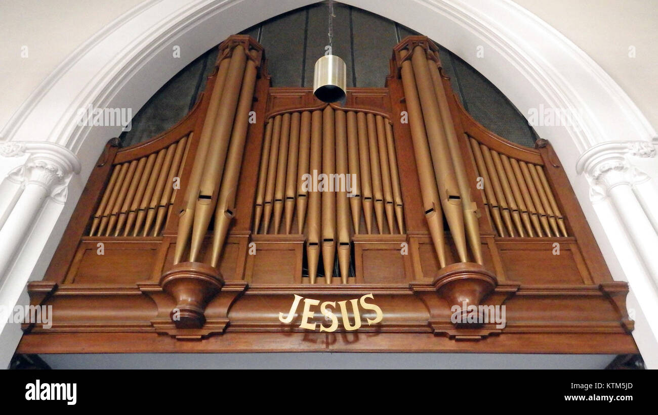 L'immagine mostra l'interno della chiesa battista di Beulah a Bexhill, offrendo una vista del suo design architettonico, degli arredi e forse dello spazio della congregazione. Foto Stock