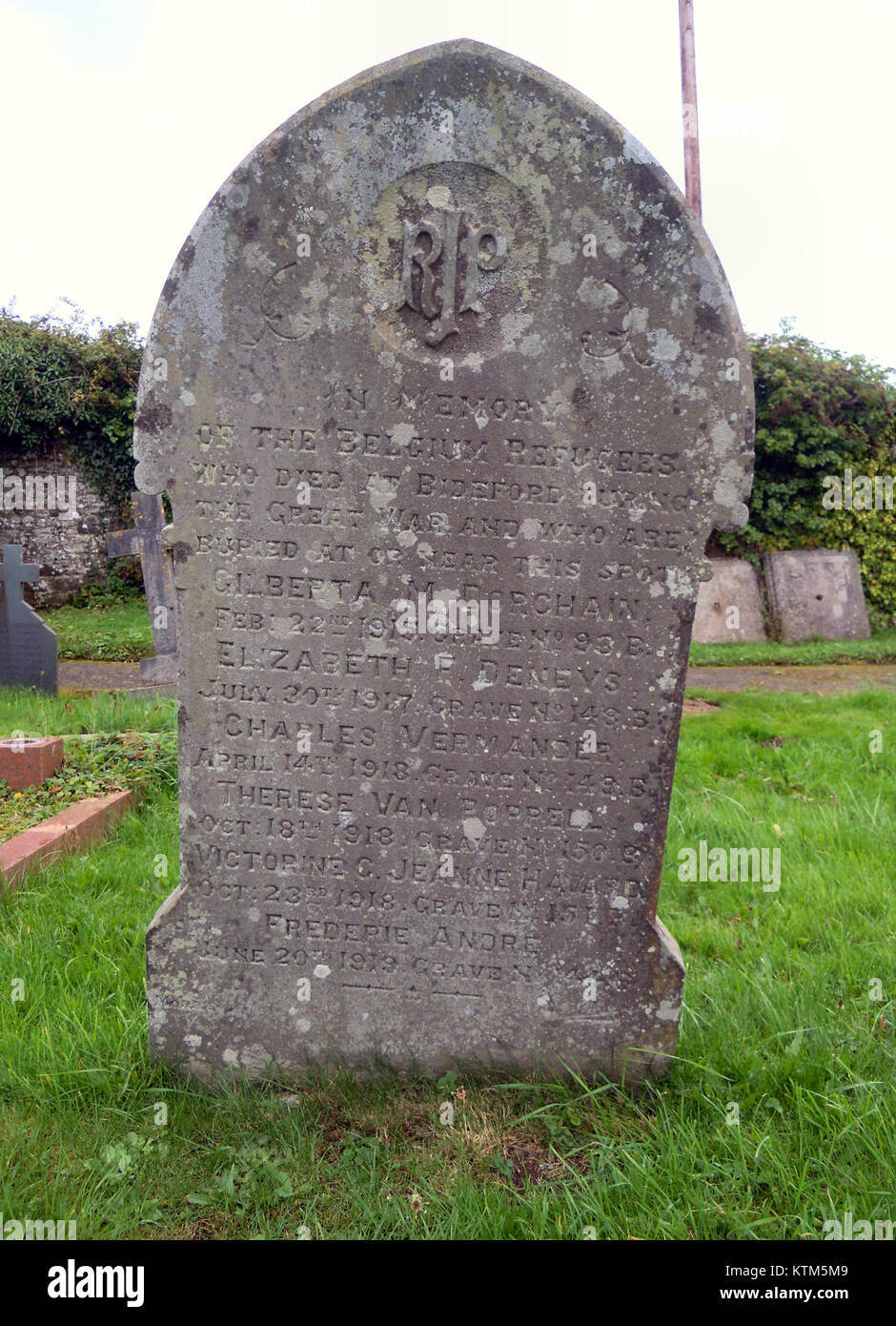 La tomba dei rifugiati belgi a Bideford, nel Regno Unito, funge da memoriale per coloro che hanno chiesto asilo durante la prima guerra mondiale, riflettendo l'impatto della guerra sui civili. Foto Stock