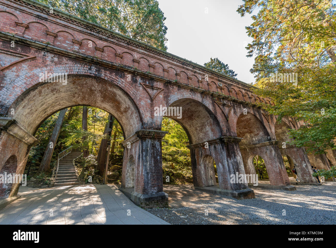 Biwako Sosui canal per via navigabile come passa lungo Nanzen-ji. Costruito nel 1890 tra il Lago Biwa e Kyoto City. Si corre a Keage a Higashiyama ward Foto Stock