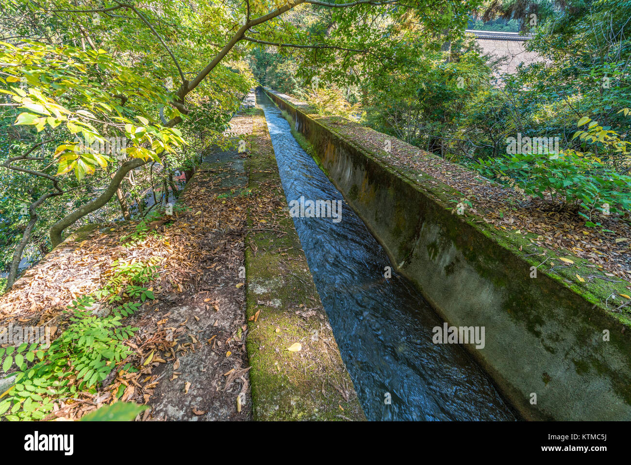 Biwako Sosui canal per via navigabile come passa lungo Nanzen-ji. Costruito nel 1890 tra il Lago Biwa e Kyoto City. Si corre a Keage a Higashiyama ward Foto Stock