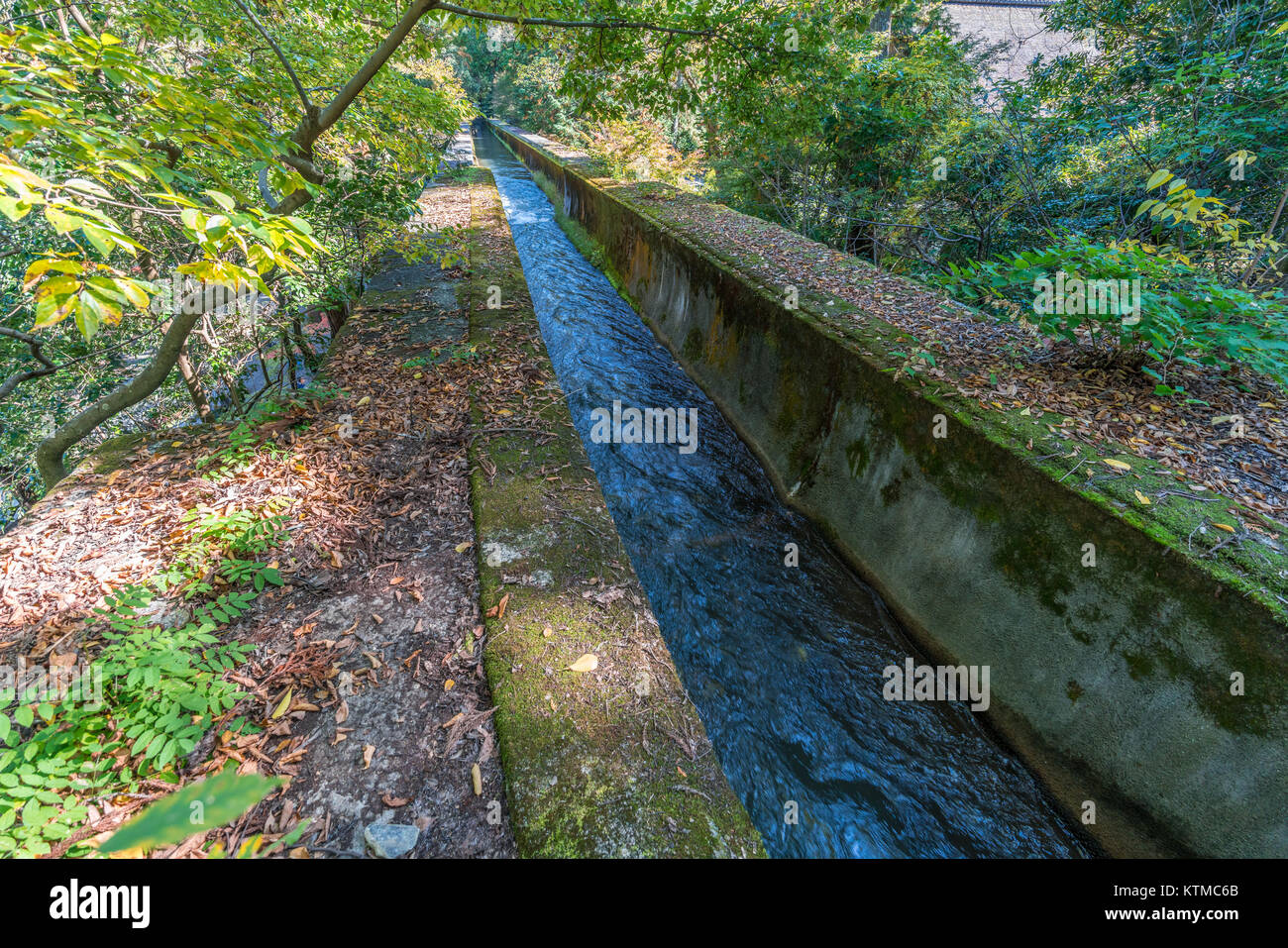 Biwako Sosui canal per via navigabile come passa lungo Nanzen-ji. Costruito nel 1890 tra il Lago Biwa e Kyoto City. Si corre a Keage a Higashiyama ward Foto Stock