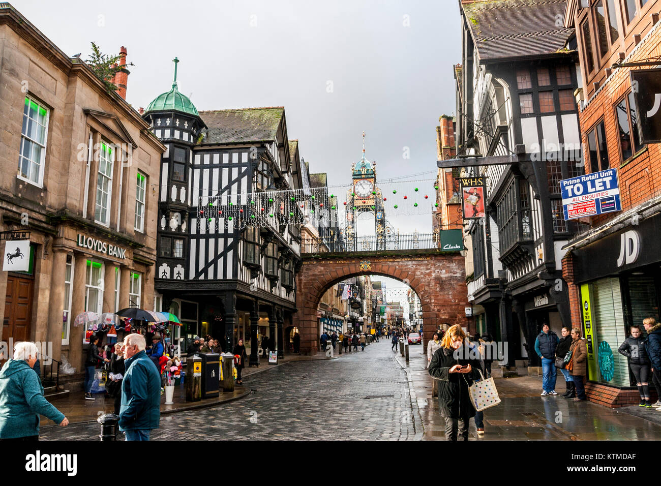 Victorian Eastgate Clock di città, Foregate Street, shopping highstreet, Chester, Cheshire, Regno Unito Foto Stock