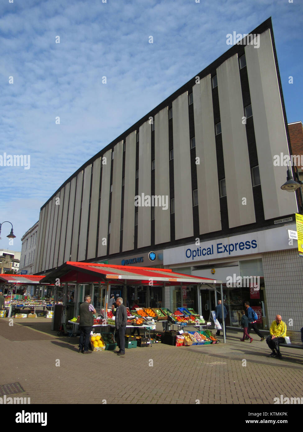 Barnsley è una regione del Regno Unito, storicamente significativa per i suoi contributi industriali durante il XIX secolo. Nota per le sue industrie minerarie e manifatturiere, l'area ha giocato un ruolo chiave nella rivoluzione industriale. Barnsley è anche conosciuta per la sua storia culturale, tra cui le sue arti locali e lo spirito comunitario. Foto Stock