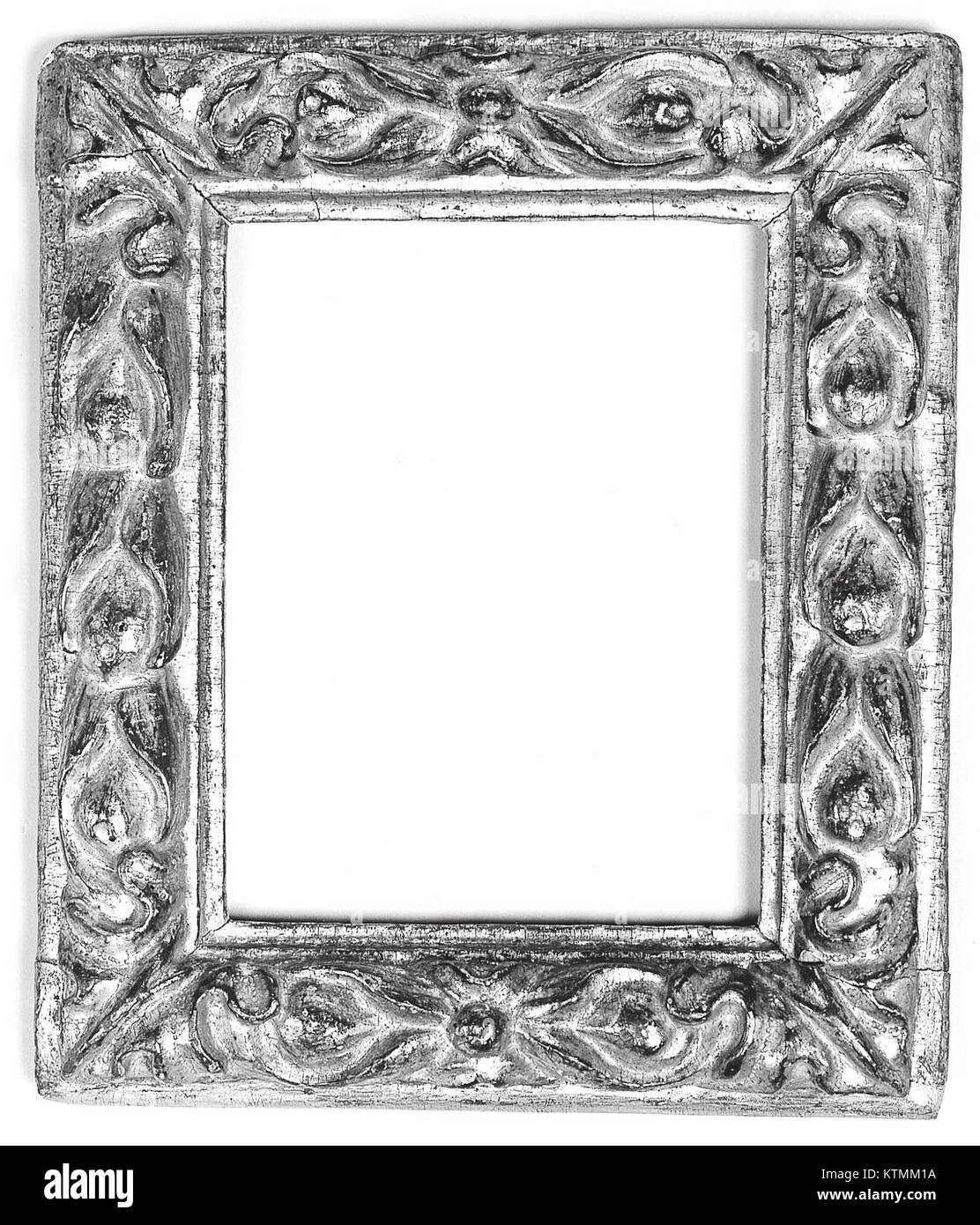 La cornice astragale della collezione MET è un notevole pezzo di arte decorativa, che riflette i principi del design classico con particolare attenzione alla simmetria e ai dettagli intricati, spesso utilizzati in architettura e mobili. Foto Stock