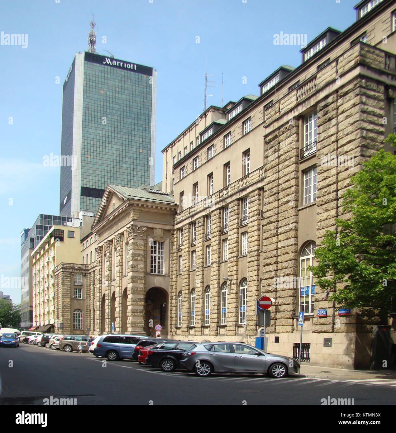 La Bank Rolny, situata a Varsavia, in Polonia, fu un'istituzione finanziaria chiave che contribuì allo sviluppo economico del paese all'inizio del XX secolo. Ha svolto un ruolo significativo nella storia bancaria della Polonia. Foto Stock