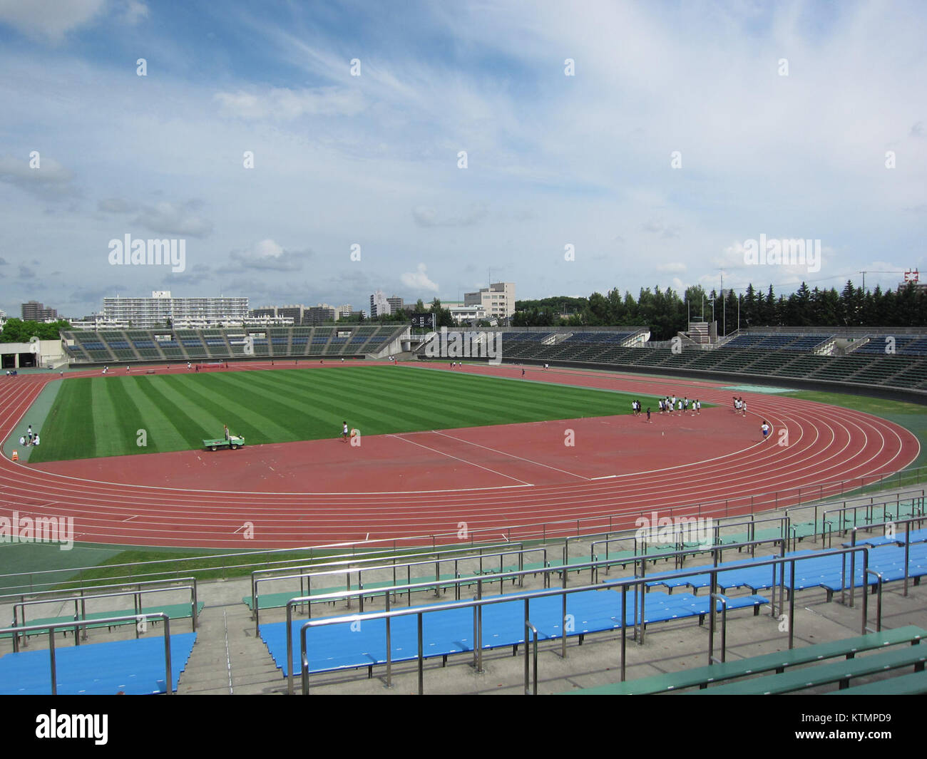 L'Atsubetsu Stadium, situato a Sapporo, in Giappone, è una delle principali strutture sportive. Ospita una varietà di eventi sportivi ed è famosa per le sue strutture moderne e la capacità di ospitare un grande pubblico. Foto Stock