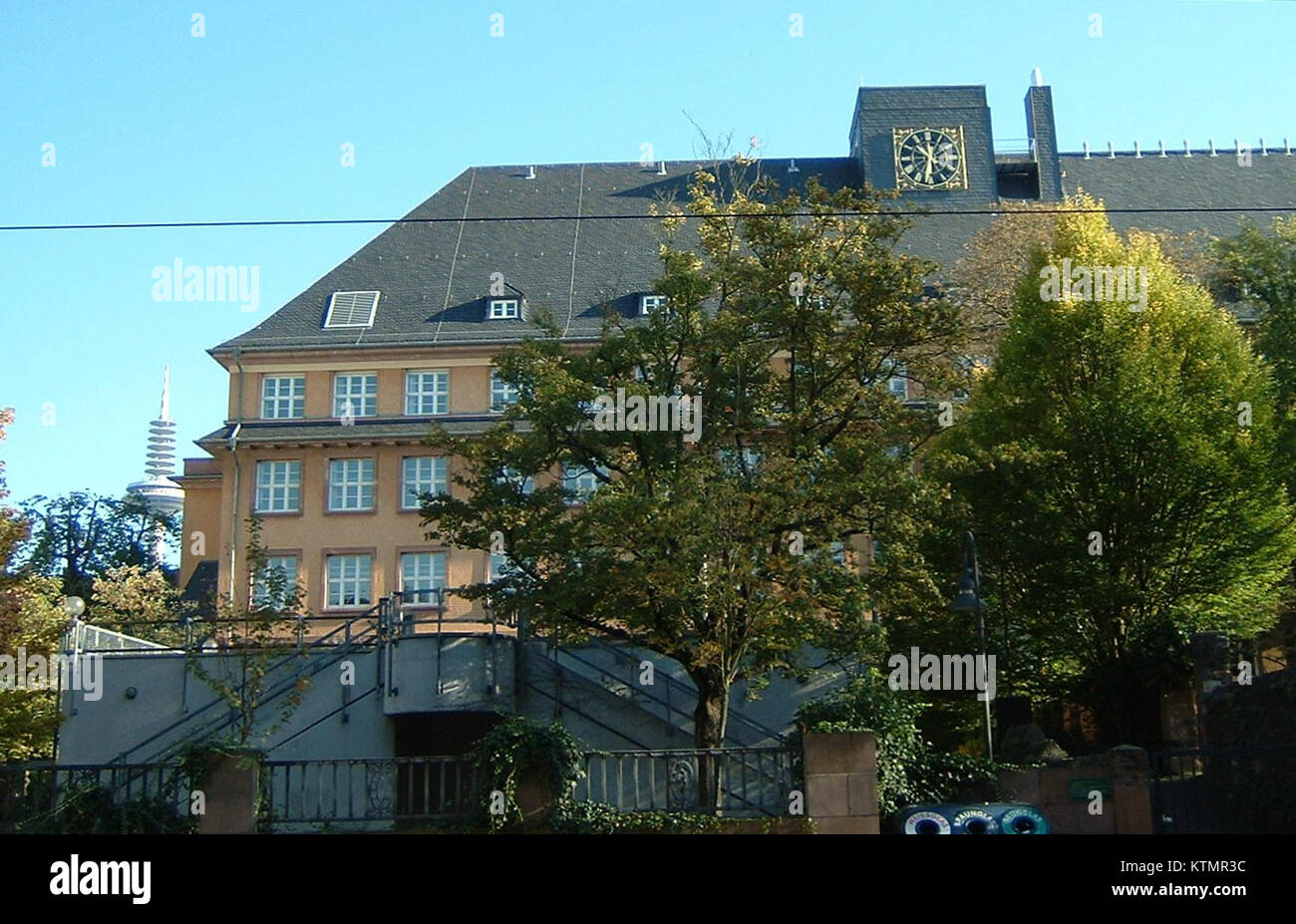 La Beckmann School, probabilmente riferendosi a un'istituzione specifica, rappresenta un istituto scolastico noto per i suoi programmi accademici. L'immagine mostra probabilmente l'ambiente e l'architettura della scuola. Foto Stock