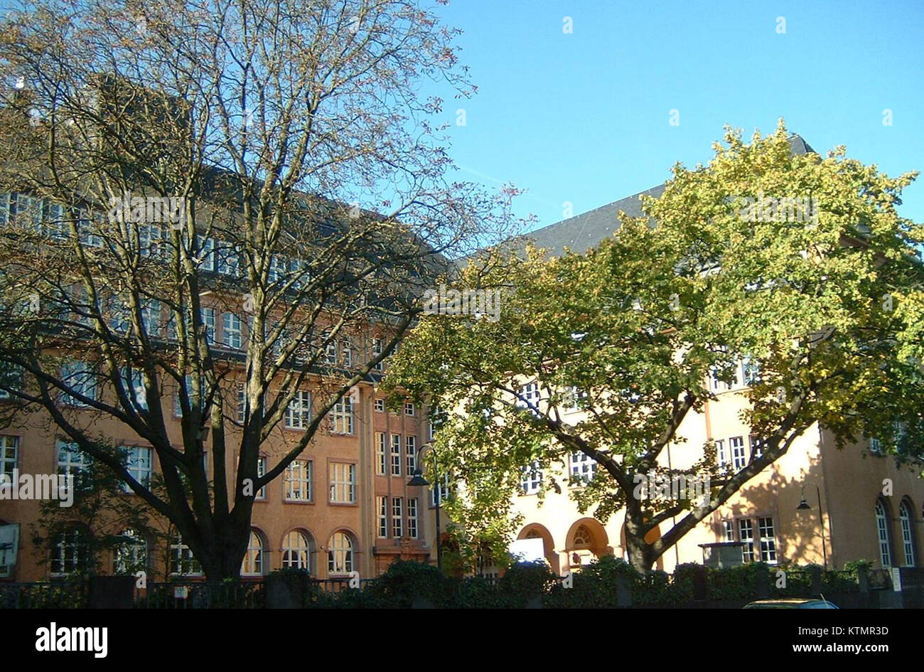 Beckmann Schule P 020 è una scuola situata in una regione specifica, nota per il suo significato educativo. Serve come istituzione per l'apprendimento, contribuendo allo sviluppo accademico della comunità locale. Foto Stock