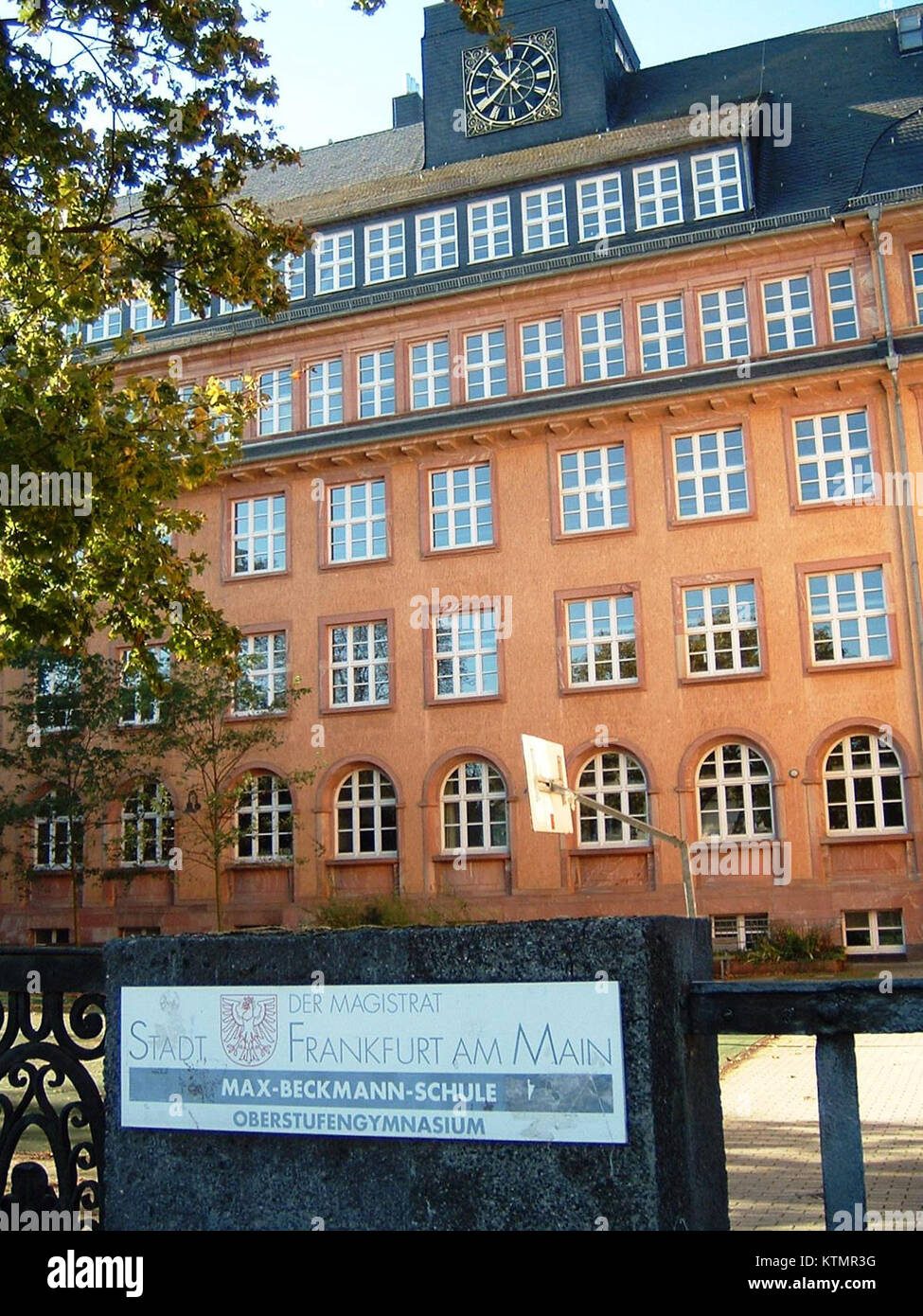 Fotografia della Beckmann School, etichettata come "p 0251", che mette in evidenza il suo ambiente educativo. Foto Stock