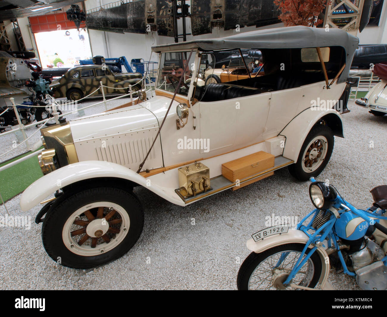 La Benz 14/30 CV è un modello di auto d'epoca prodotto nel 1915. Rappresenta la prima ingegneria automobilistica e fa parte della storia del contributo di Benz all'industria automobilistica. Foto Stock