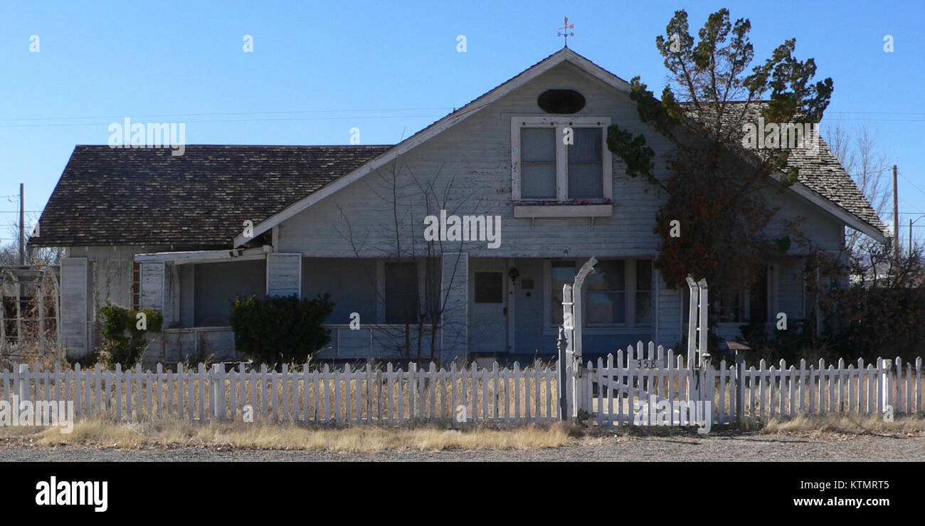Il Benjamin E. Briscoe House, situato al 358 di North Bowie Street a Willcox, Arizona, è uno storico bungalow Craftsman costruito nel 1898. Presenta una struttura a telaio in legno con rivestimento in clapboard, un alto tetto a timpano a forma di L con tegole in legno e una veranda incassata sostenuta da piloni in legno. La casa era la residenza di Benjamin E. Briscoe, un ex legislatore dello Stato dell'Arizona. Foto Stock