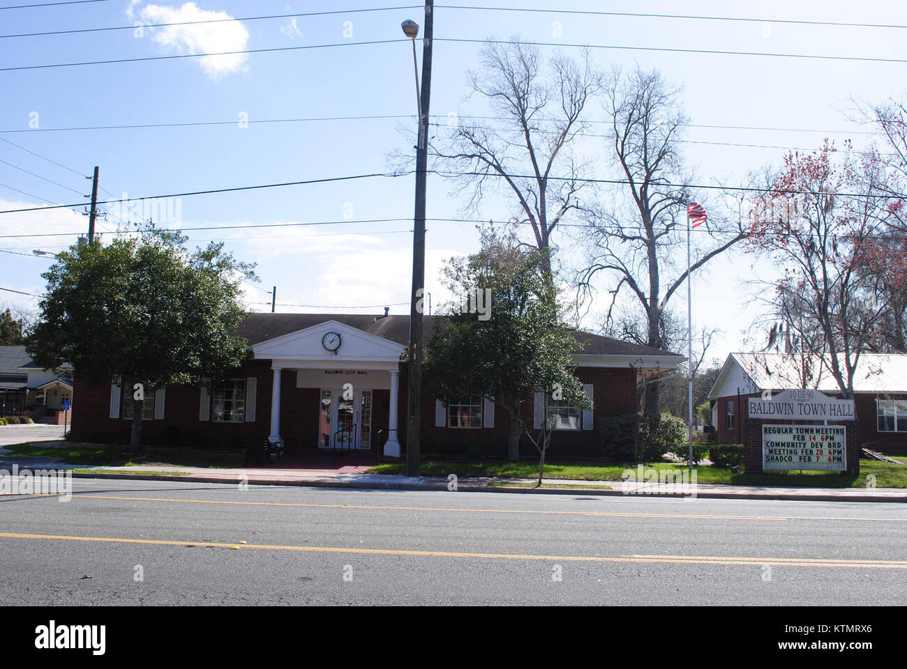 Il Baldwin City Hall si trova al 803 8th Street di Baldwin City, Kansas. La città opera sotto un governo sindaco-consiglio, con amministrazione quotidiana gestita da un amministratore comunale. Secondo il censimento del 2020, la popolazione era di 4.700 abitanti. La città è anche sede della Baker University, la più antica università quadriennale dello stato. Foto Stock
