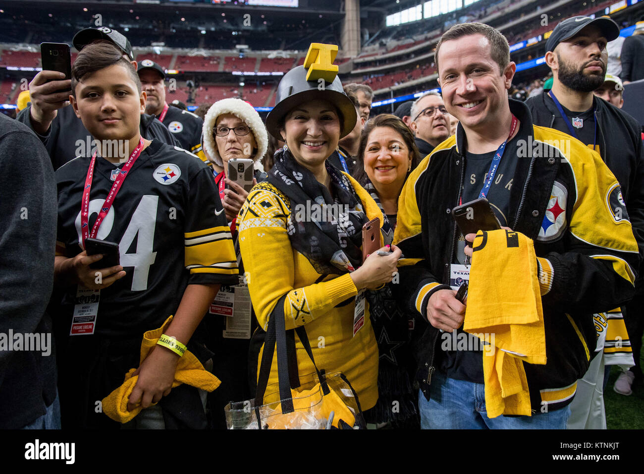 Houston, TX, Stati Uniti d'America. 25 Dic, 2017. Pittsburgh Steelers fans prima di NFL di una partita di calcio tra la Houston Texans e Pittsburgh Steelers a NRG Stadium di Houston, TX. Lo Steelers ha vinto il gioco 34 a 6.Trask Smith/CSM/Alamy Live News Foto Stock