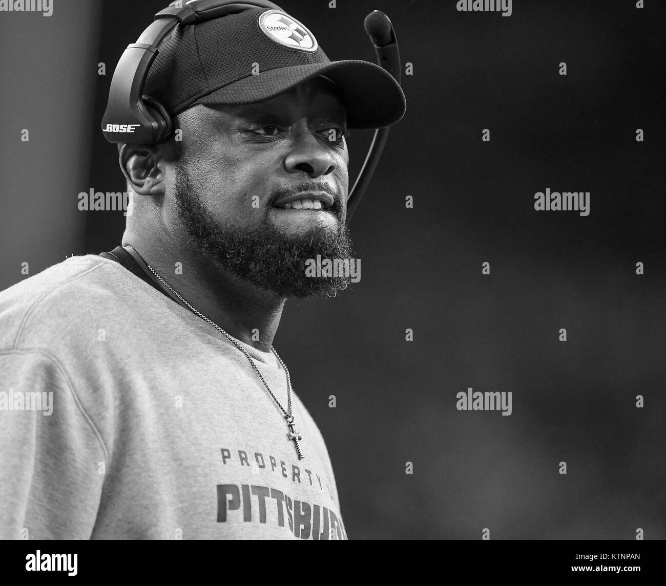 Houston, TX, Stati Uniti d'America. 25 Dic, 2017. Capo Steelers allenatore Mike Tomlin durante il gioco di NFL tra Pittsburgh Steelers e Houston Texans al NRG Stadium di Houston, TX. Chris Brown/CSM/Alamy Live News Foto Stock