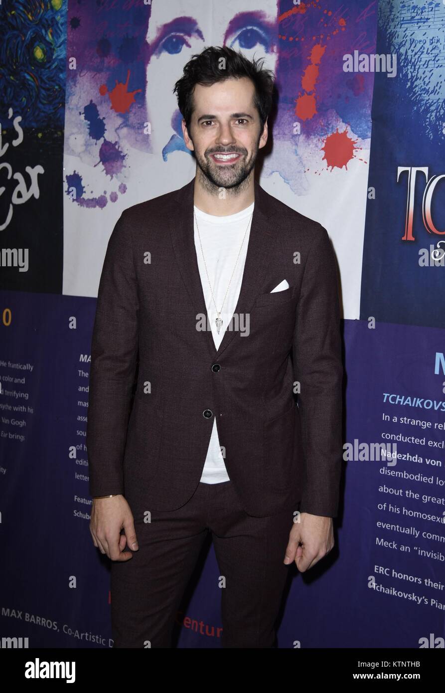 New York, NY, STATI UNITI D'AMERICA. 27 Dic, 2017. Robert Fairchild, visto al suo gioco Mary Shelley di Frankenstein, alla Pershing Square firma centro fuori e circa per celebrità Candids - MER, New York, NY Dicembre 27, 2017. Credito: Derek Storm/Everett raccolta/Alamy Live News Foto Stock