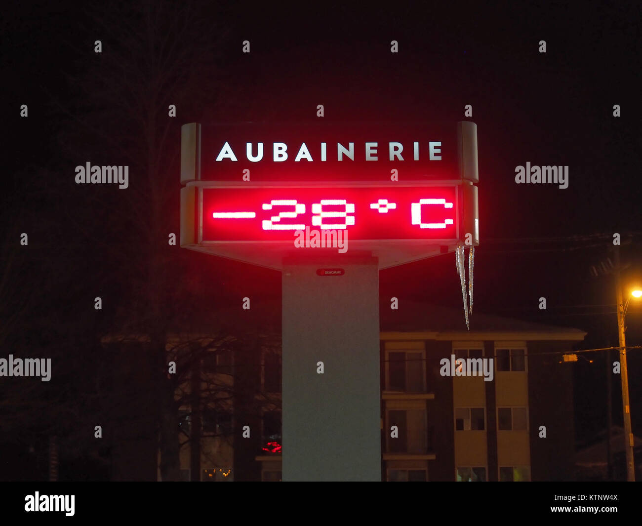 Joliette,Quebec, Canada. 28/12/2017 . Artic fredda aria al di sopra della provincia del Quebec porta durante la notte le temperature inferiori a -38 a -44 gradi Celsius con il wind chill factor. Foto Stock