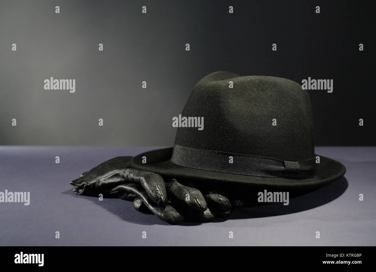 Cappello di feltro immagini e fotografie stock ad alta risoluzione - Alamy