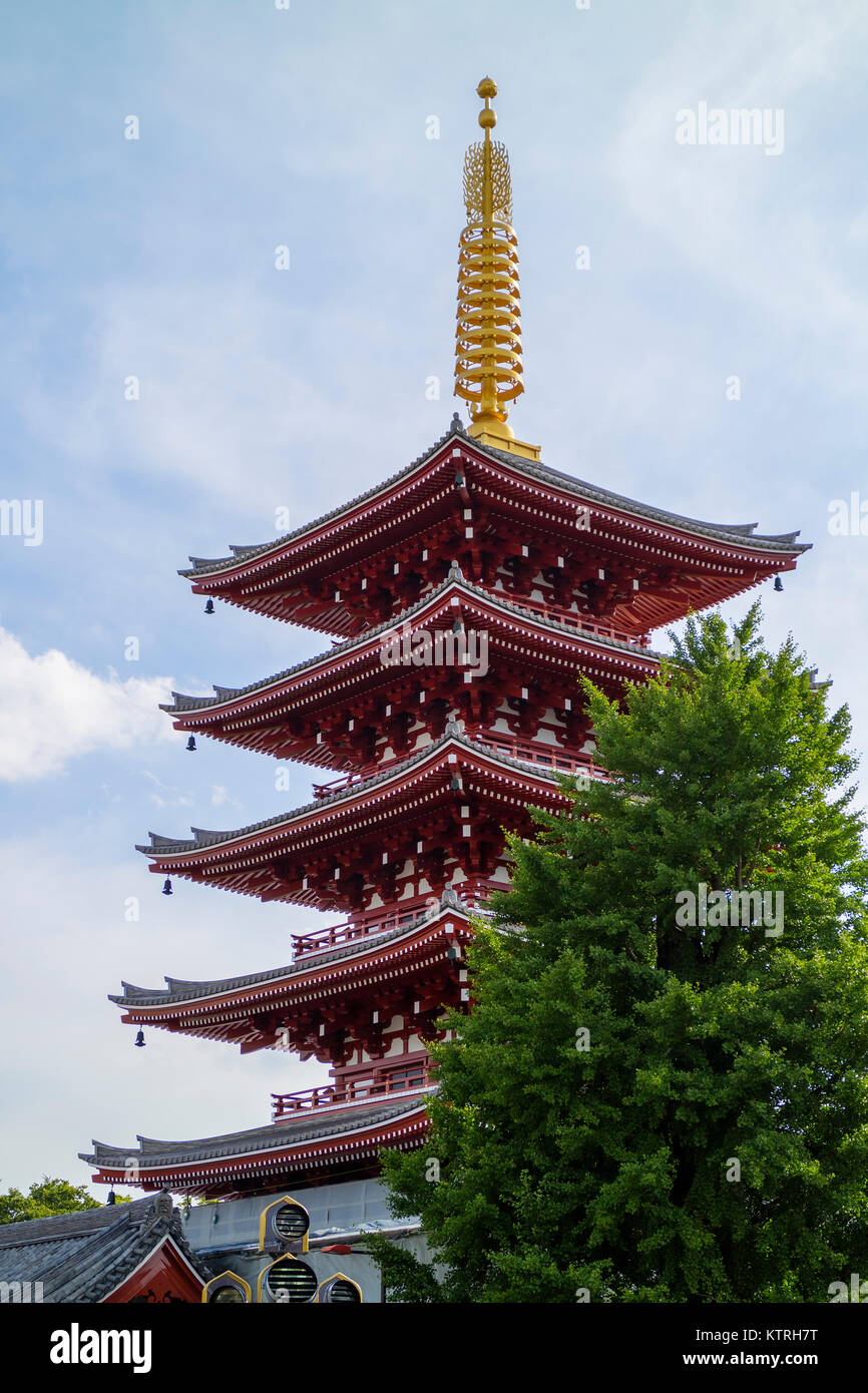 Tokyo - Giappone, 17 giugno 2017; la pagoda a cinque piani presso il Tempio di Senso-ji in Asakusa Foto Stock