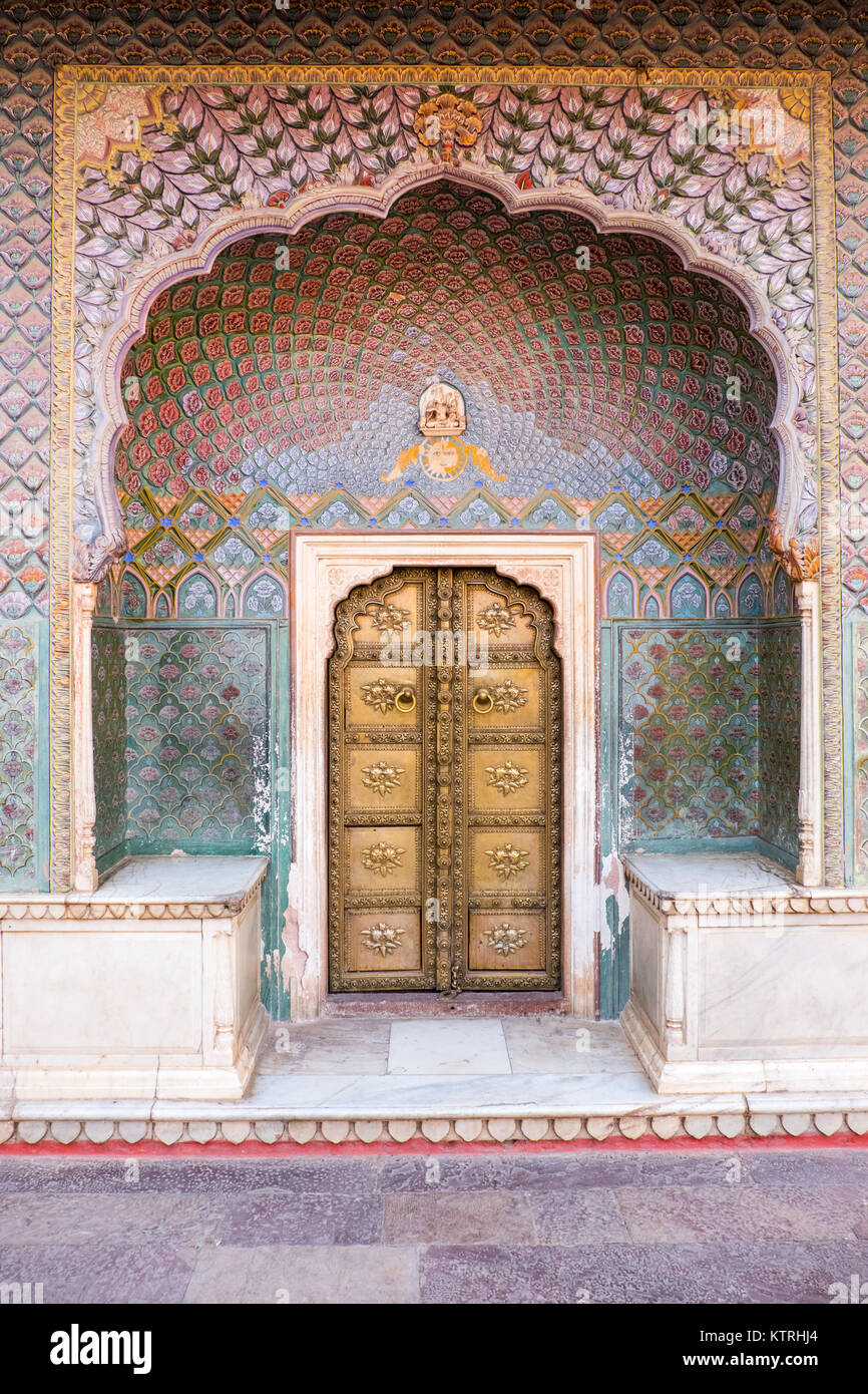 Mosaici decorativi all'interno del Palazzo di Città, Jaipur Rajasthan,l'India Foto Stock