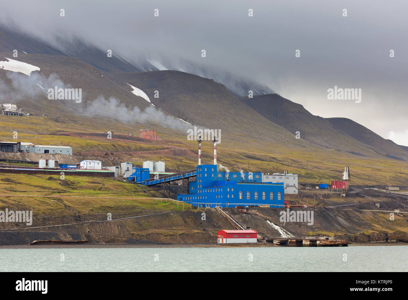 La stazione di alimentazione a Barentsburg, russo miniere di carbone a insediamento Isfjorden, Spitsbergen / Svalbard, Norvegia Foto Stock