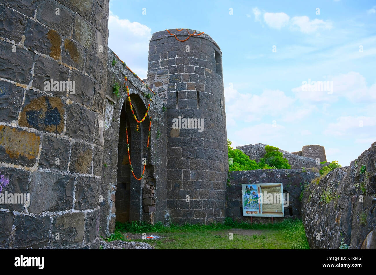 Ingresso principale porta di Malhargad fort, sonori fort di Pune, Maharashtra. Malhargad è una collina fort in India occidentale vicino a Saswad, 30 chilometri (19 mi) fro Foto Stock