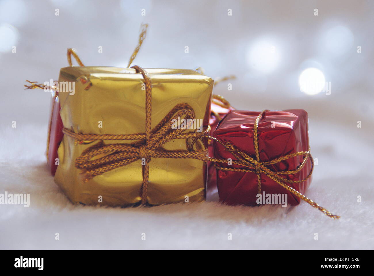 Tre avvolto regali di Natale Foto Stock