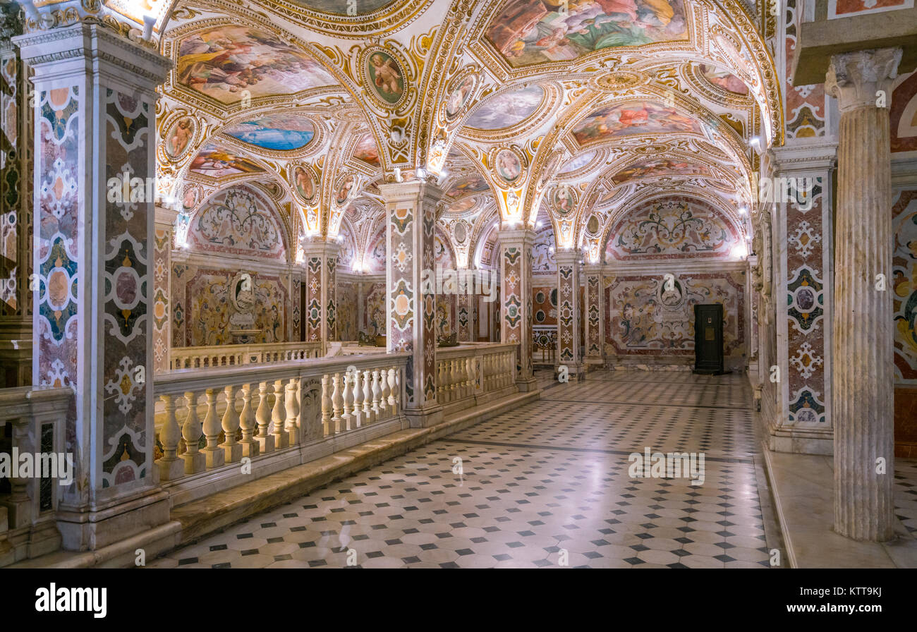 Il colorato nella cripta del Duomo di Salerno, Campania, Italia. Foto Stock