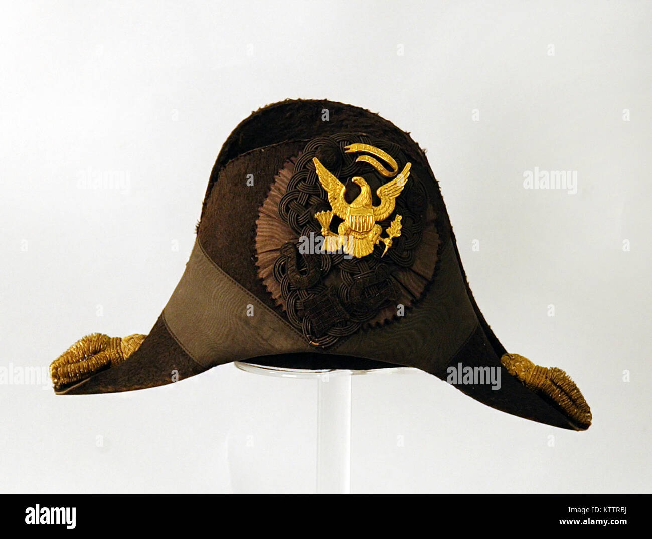 Un cappello militare chiamato "Chapeau-bras"-francese per un cappello  pieghevole che può essere portato al di sotto del braccio che è stato  indossato da New York membro ufficiale di milizia Giacobbe togliere quando