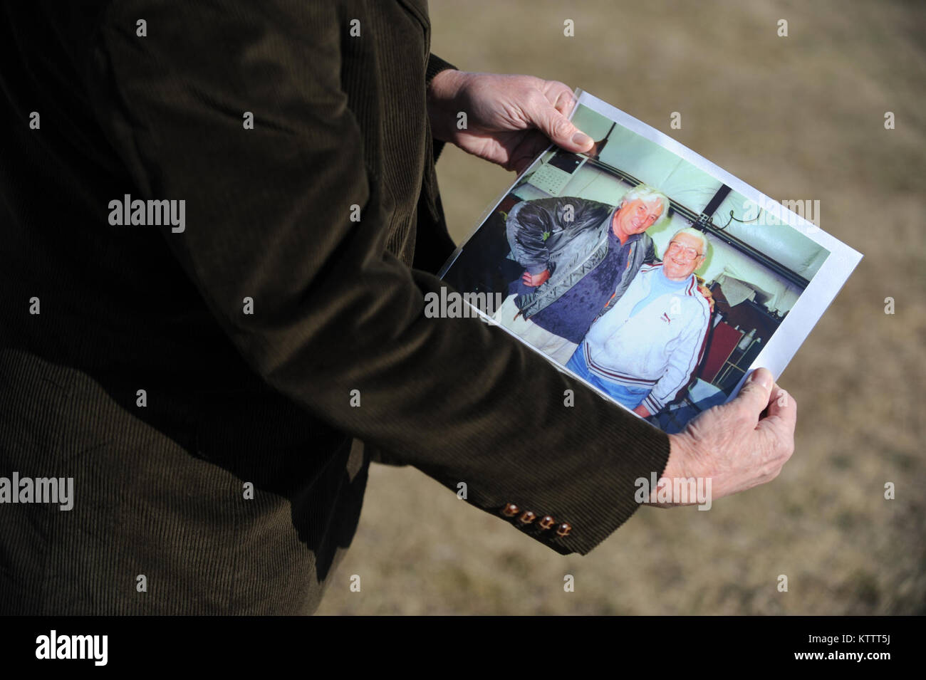 WESTHAMPTON BEACH, N.Y. - Il Downstate New York Divisione del Polish American Congress, insieme con la famiglia e gli amici, terrà una ghirlanda-posa cerimonia di Francesco S. Gabreski Airport in Westhampton, Long Island domenica nel gennaio 29 a 1:00 p.m. per onorare la memoria di America's top World War II Ace aria in Europa per i quali l'aeroporto è chiamato in occasione del centenario della sua morte. (USAF/Senior Airman Christopher Muncy -rilasciato) Foto Stock