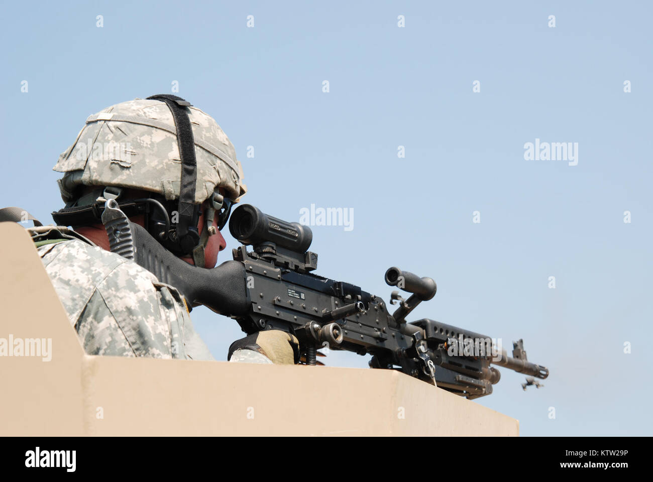 Humvee Compression Tester PFC Jason Tester Martindale, una truppa, 2/101st Cav. qualifys con un ...
