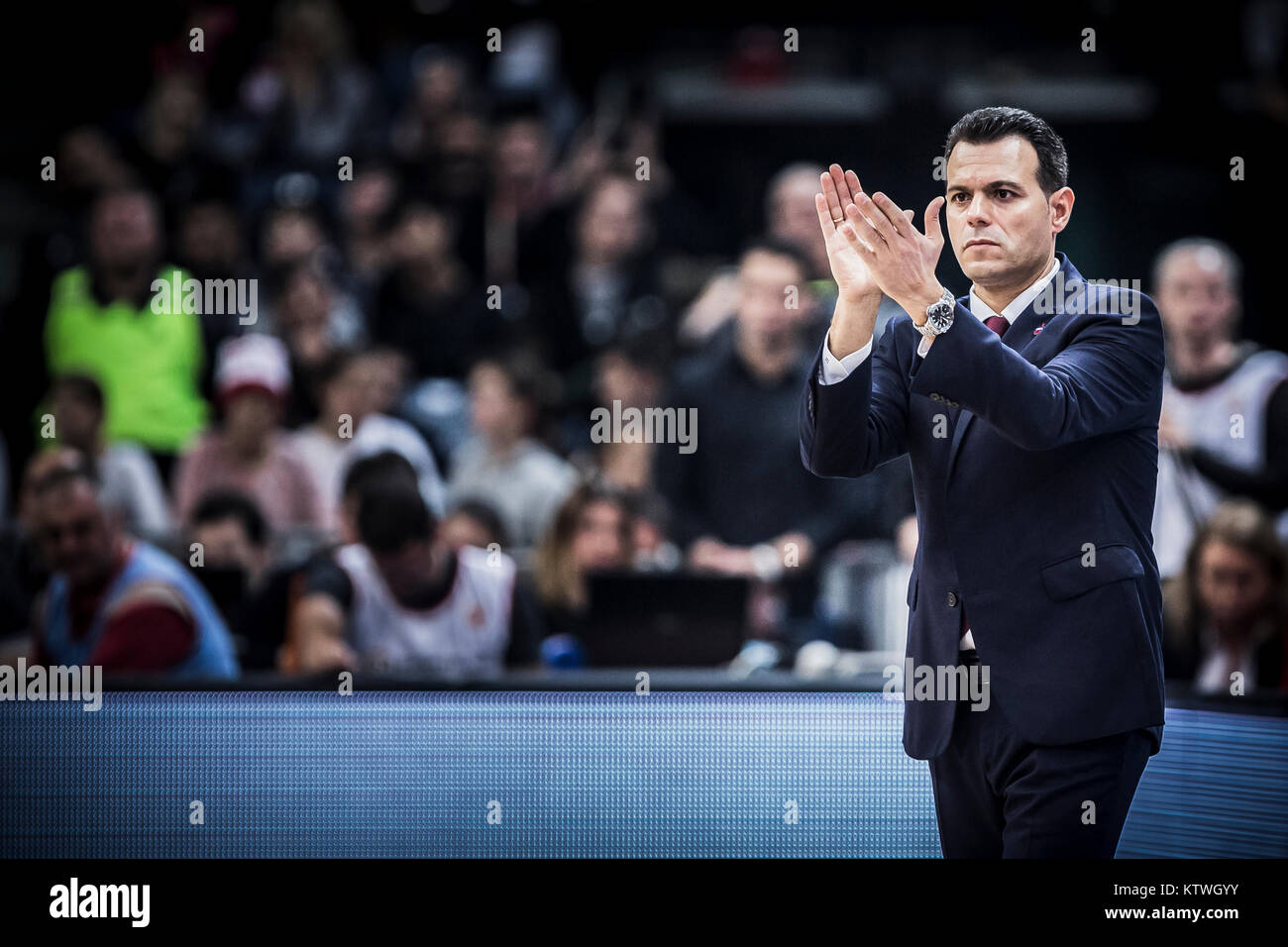 Head Coach Dimitris Itoudis del CSKA Mosca reagisce durante la partita Foto Stock