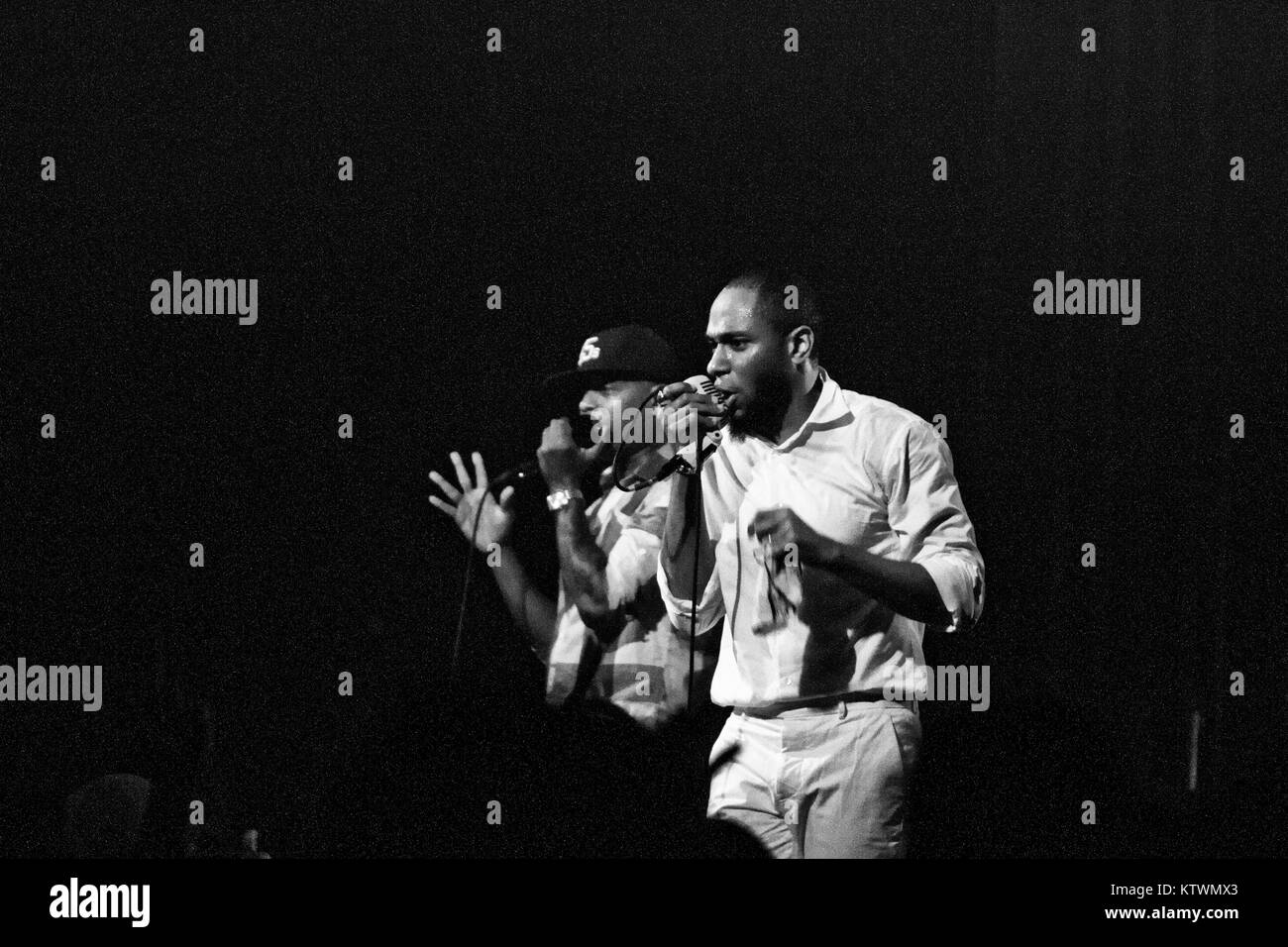 La American hip-hop dup Black Star esegue un concerto dal vivo a VEGA in Copenhagen. Il duo è composto da il rapper Mos Def (R) e Talib Kweli (L). Danimarca 12.07. 2012. Foto Stock