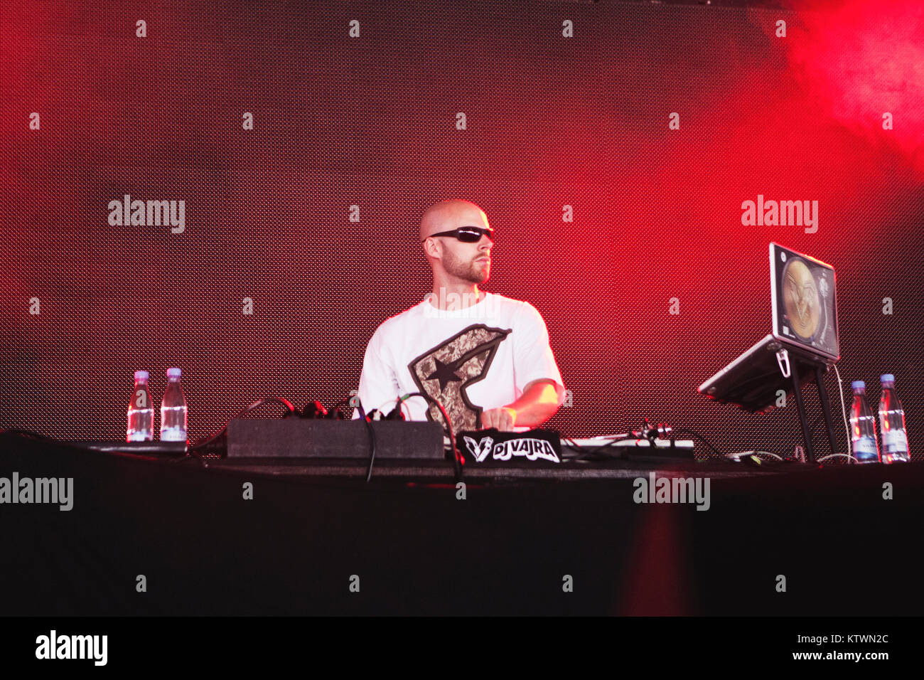 L'americano DJ e turntablist Chris Karns è anche noto come DJ Vajra e è ufficiale touring DJ per il rapper americano Yelawolf e qui raffigurato a Roskilde Festival 2012. Danimarca 08/07 2012. Foto Stock