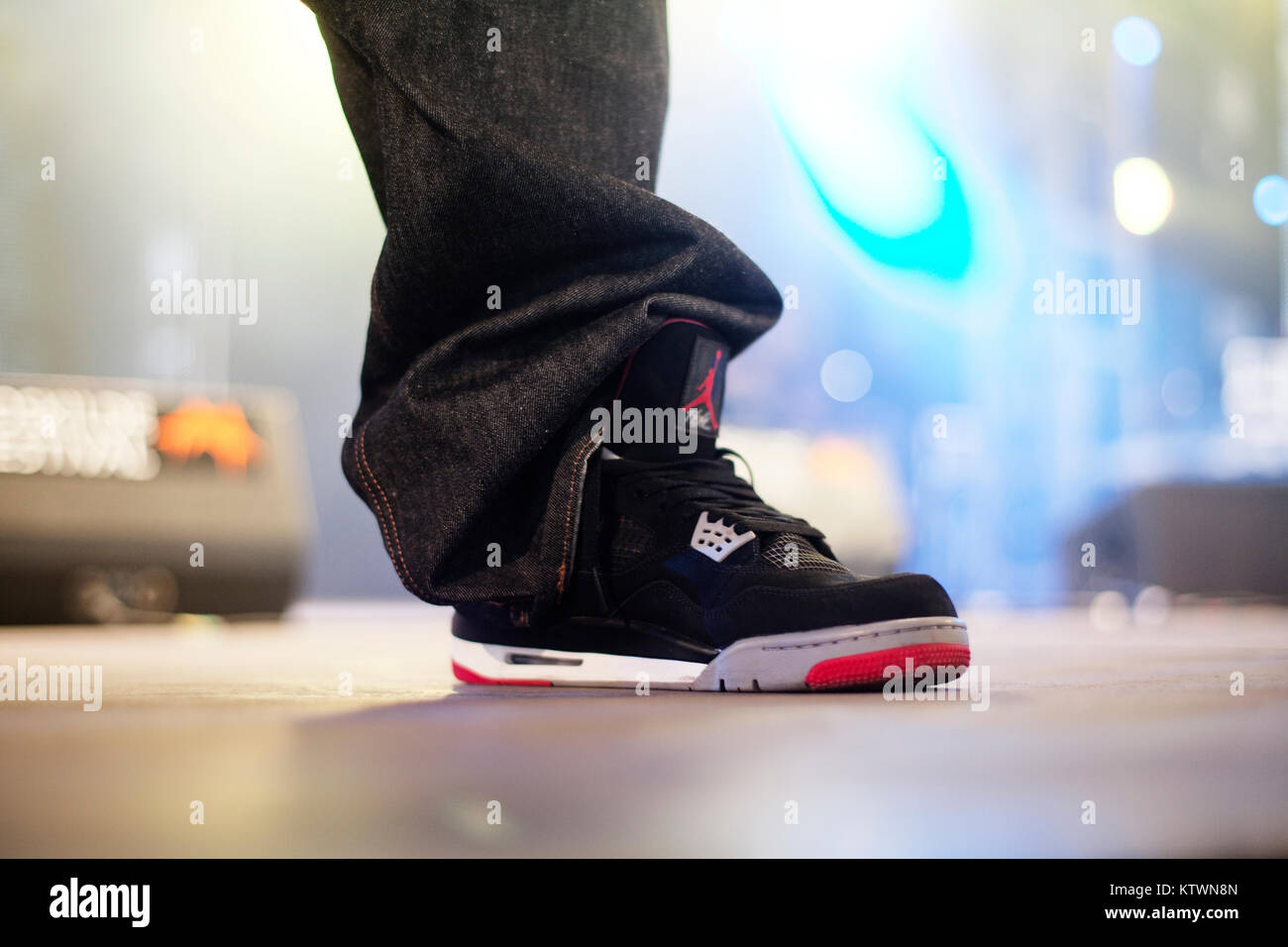 Pantaloni larghi e Nike Air Jordan. Danimarca 2013 Foto stock - Alamy
