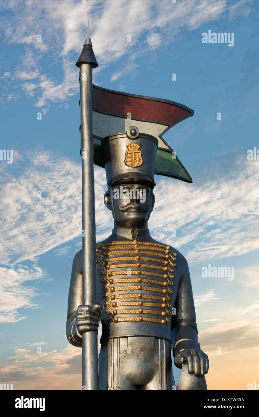 MIska ussaro.Il più grande del mondo di soldato statua in Pákozd.La statua di 12,5 metri di altezza,raffigura un ussaro ungherese,modellato dopo un gioco soldato di piombo. Foto Stock