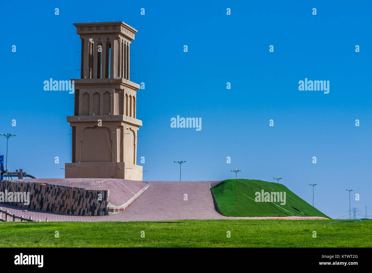 Una torre in oasi di montagna vicino al Majmaah, Arabia Saudita Foto Stock