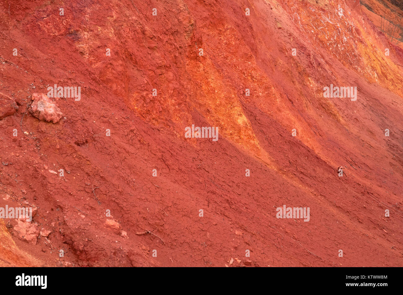 Abbandonato colorati di rosso terra simile al pianeta superficie di Marte Foto Stock