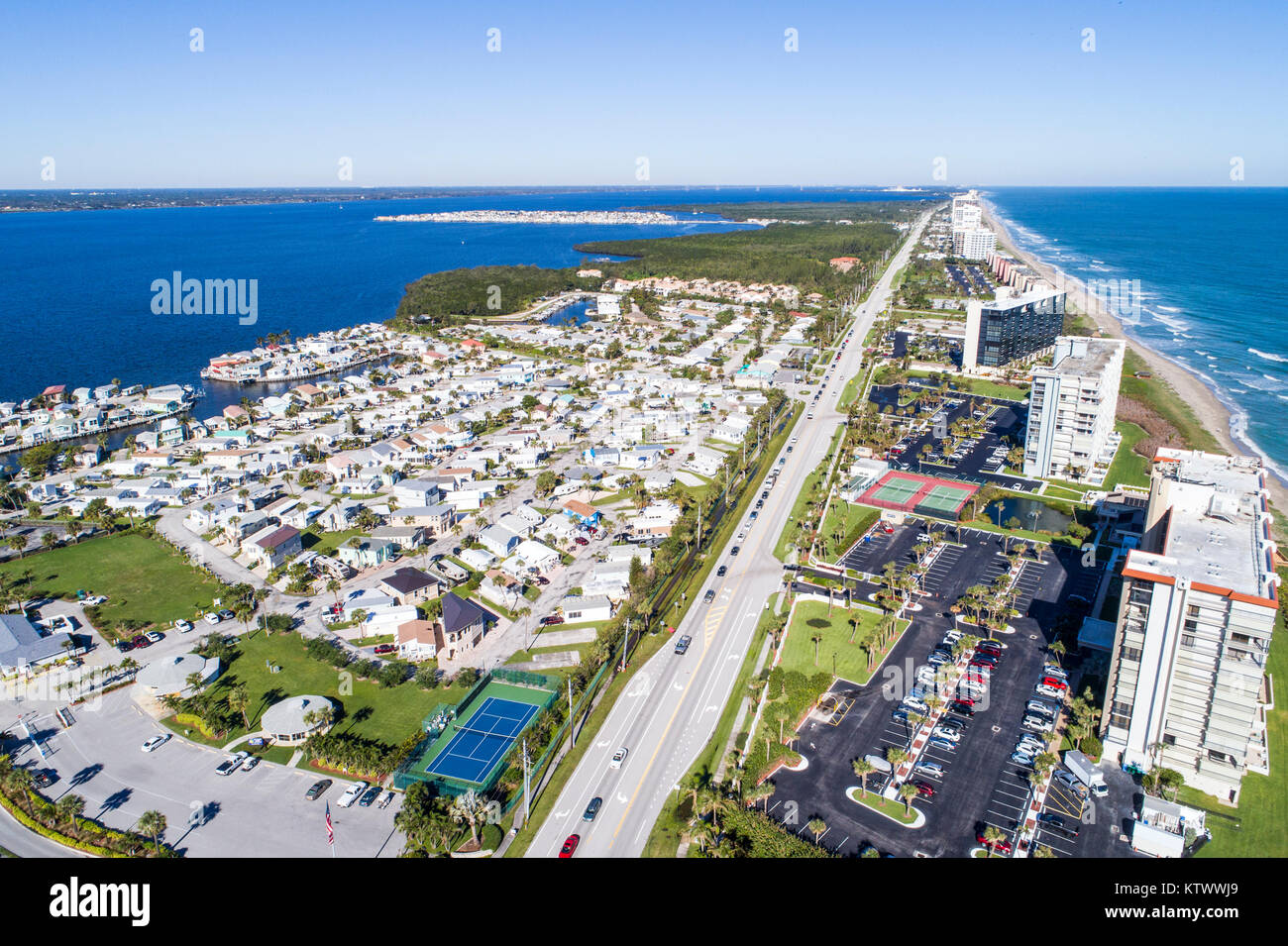 Florida,FL Sud,Hutchinson Barrier Island,Jensen Beach,alto condominio appartamenti appartamenti appartamenti appartamenti edificio edifici che ospitano b Foto Stock