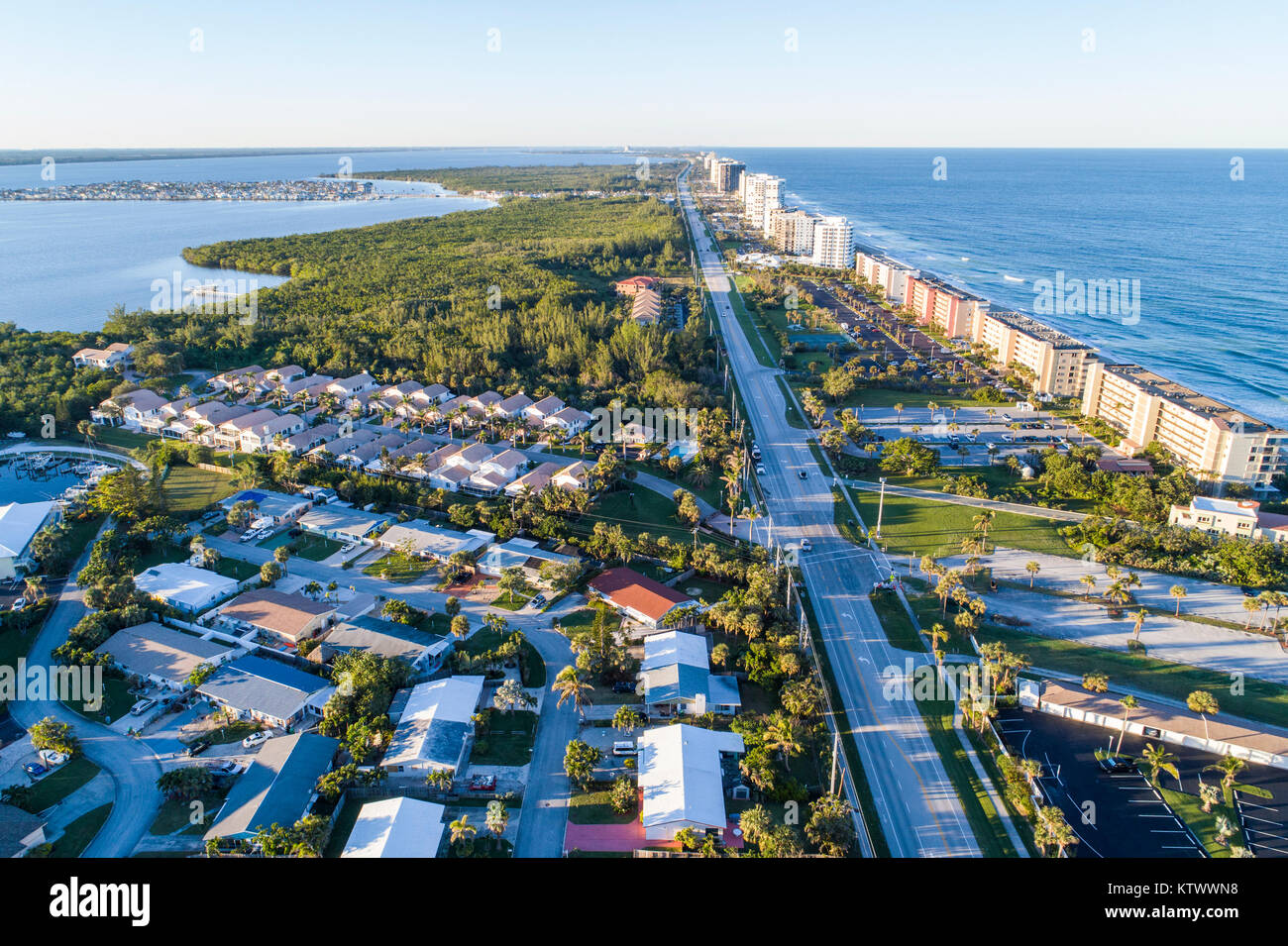 Florida Hutchinson Barrier Island, Jensen Beach, condominio alto appartamenti residenziali edificio edifici che ospitano edifici, hom modulare Foto Stock
