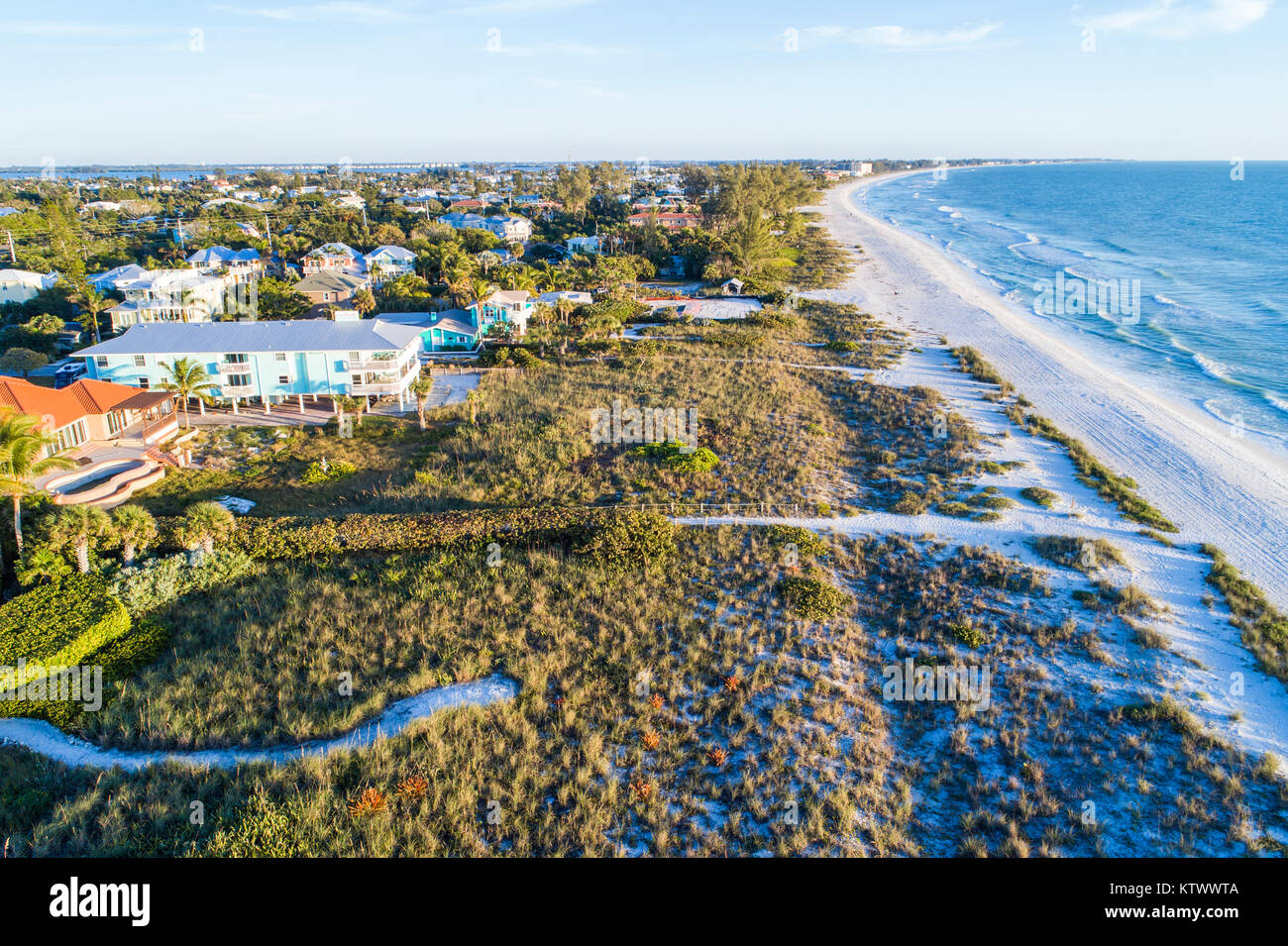 Anna Maria Island Florida, Holmes Beach Golfo del Messico, case di fronte al mare case residenze dune naturali, vista aerea dall'alto, Foto Stock