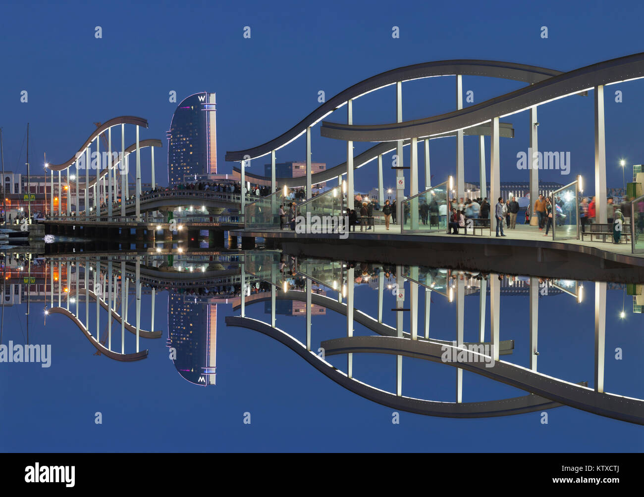 Rambla del Mar a Port Vell, W Hotel, Barcelona, Catalogna, Spagna, Europa Foto Stock