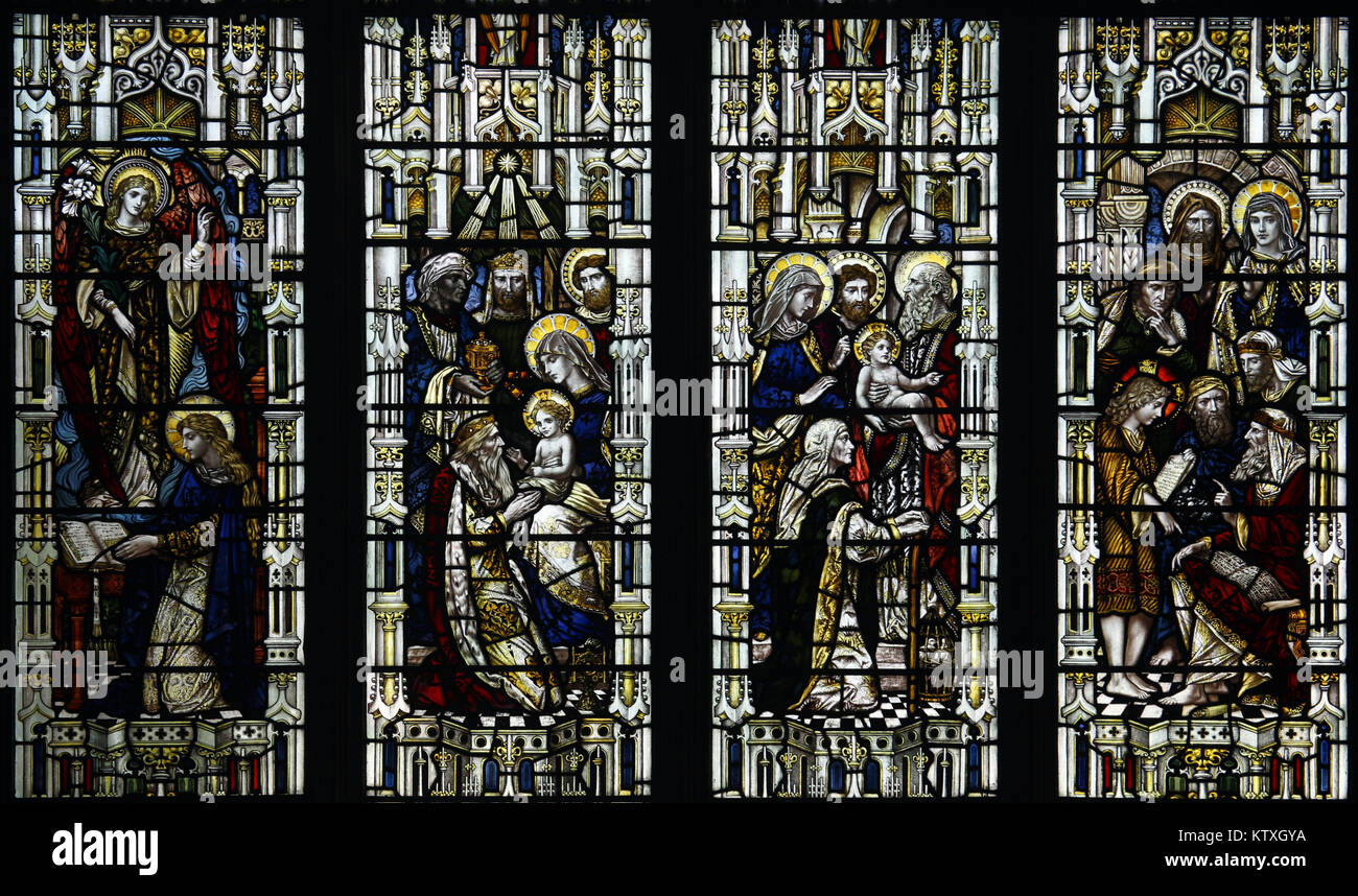 Finestra di vetro colorato da Powell & Sons raffiguranti scene dai primi anni di vita di Gesù Cristo, la chiesa di Santa Maria, Stratford St Mary, Suffolk, Inghilterra Foto Stock
