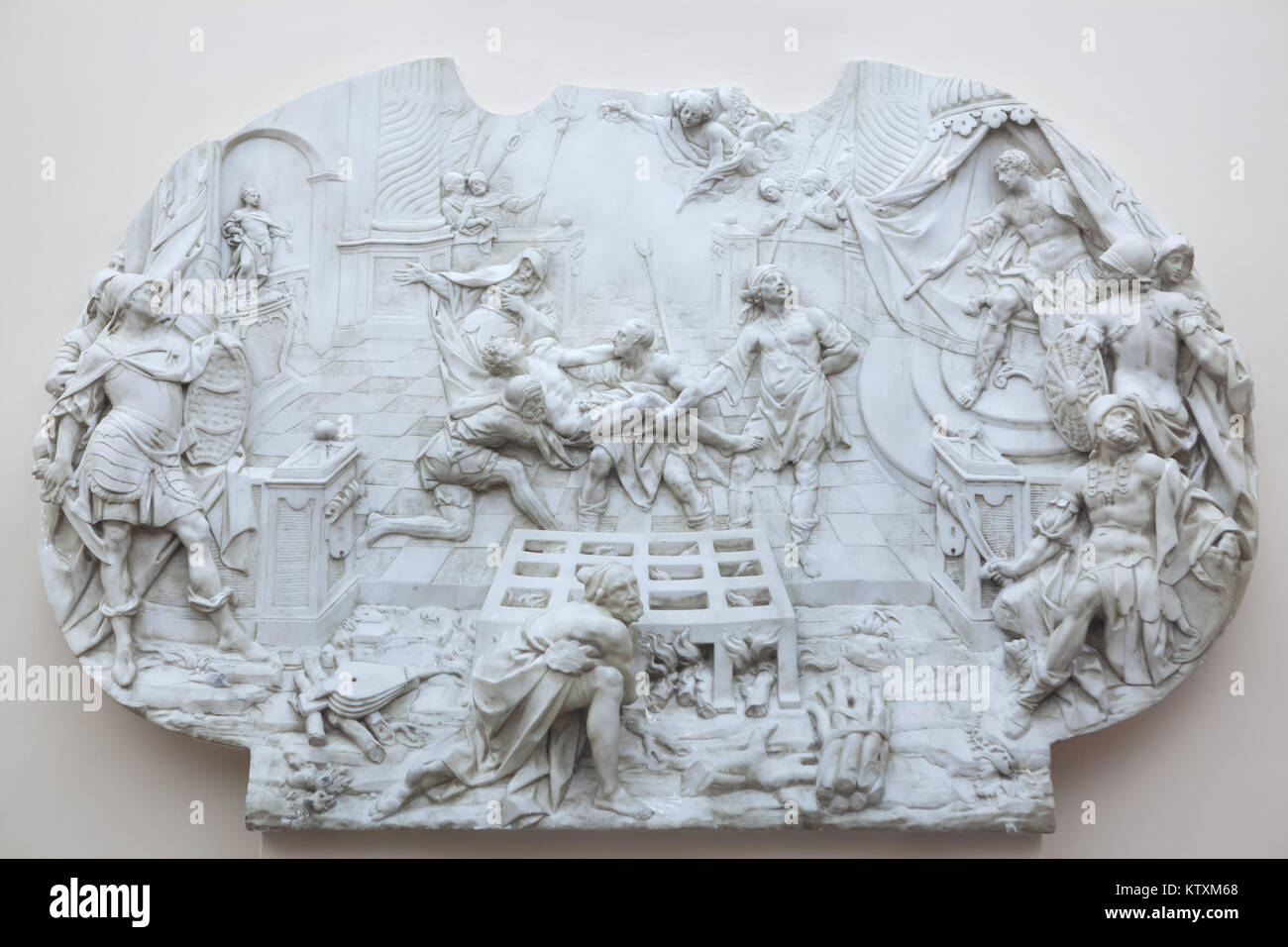 Il Martirio di San Lorenzo. Rilievo marmoreo da scultore spagnolo di Juan de León (1758) sul display in Real Academia de Bellas Artes de San Fernando (Reale Accademia di Belle Arti di San Fernando) a Madrid, Spagna. Scolpita in rilievo per adornare il corridoio principale di Madrid il Palazzo Reale. L'imperatore romano Valeriano è illustrata nella parte destra. Foto Stock