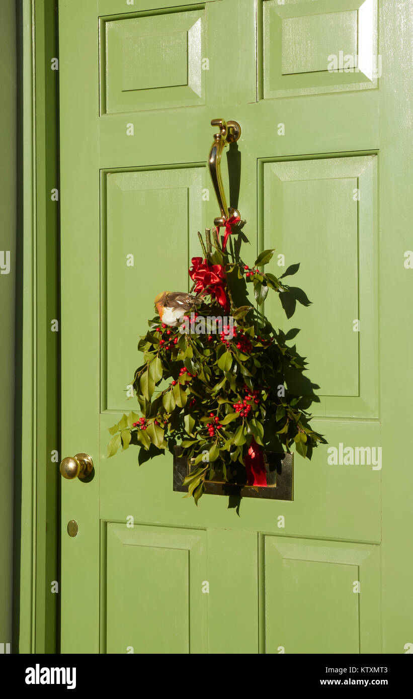 Decorazione di Natale sulla porta di casa Ludlow Shropshire West Midlands England Regno Unito Foto Stock