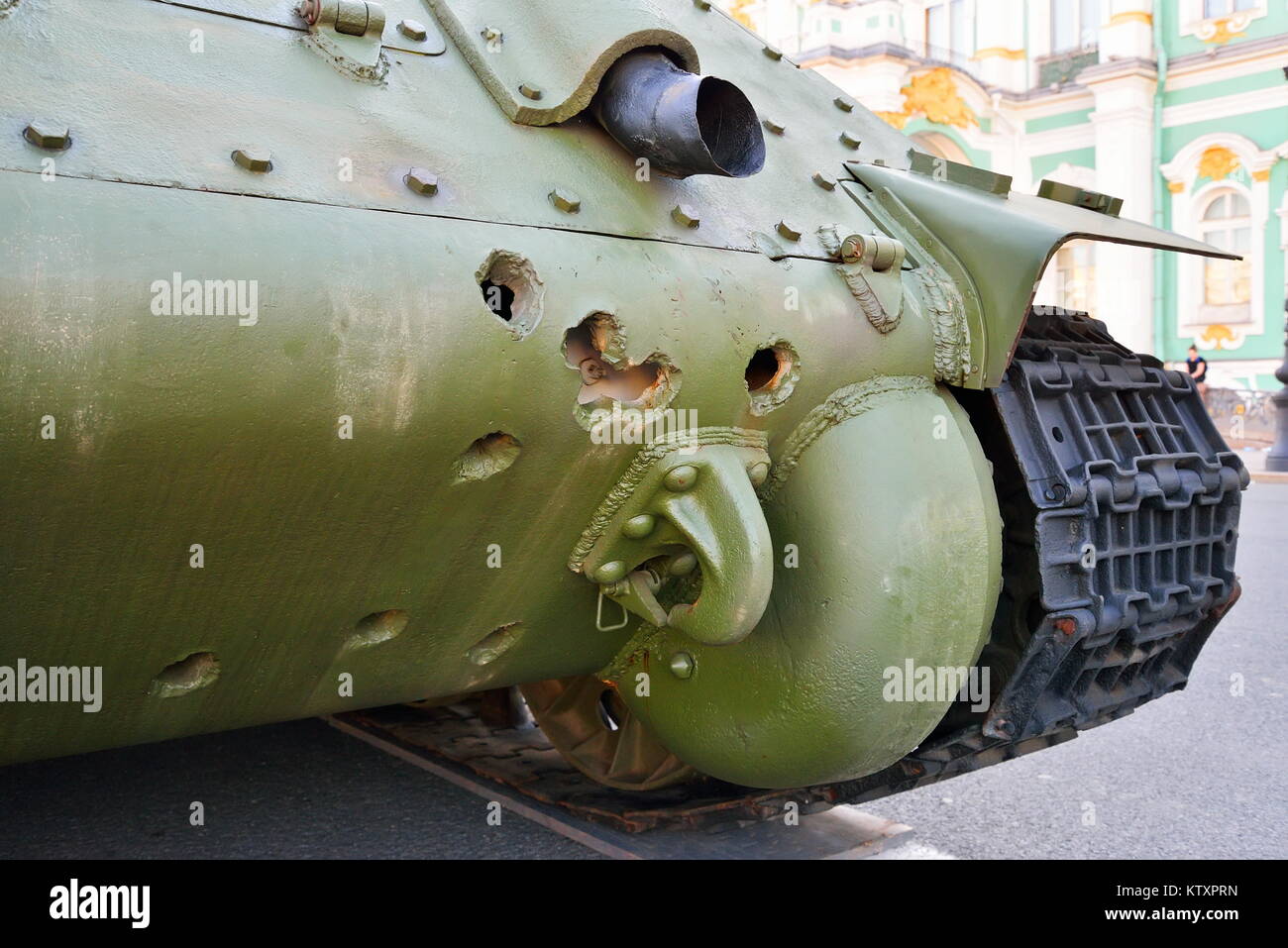 I fori sul corpo del mezzo sovietica serbatoio T-34 modello 1941. Foto Stock