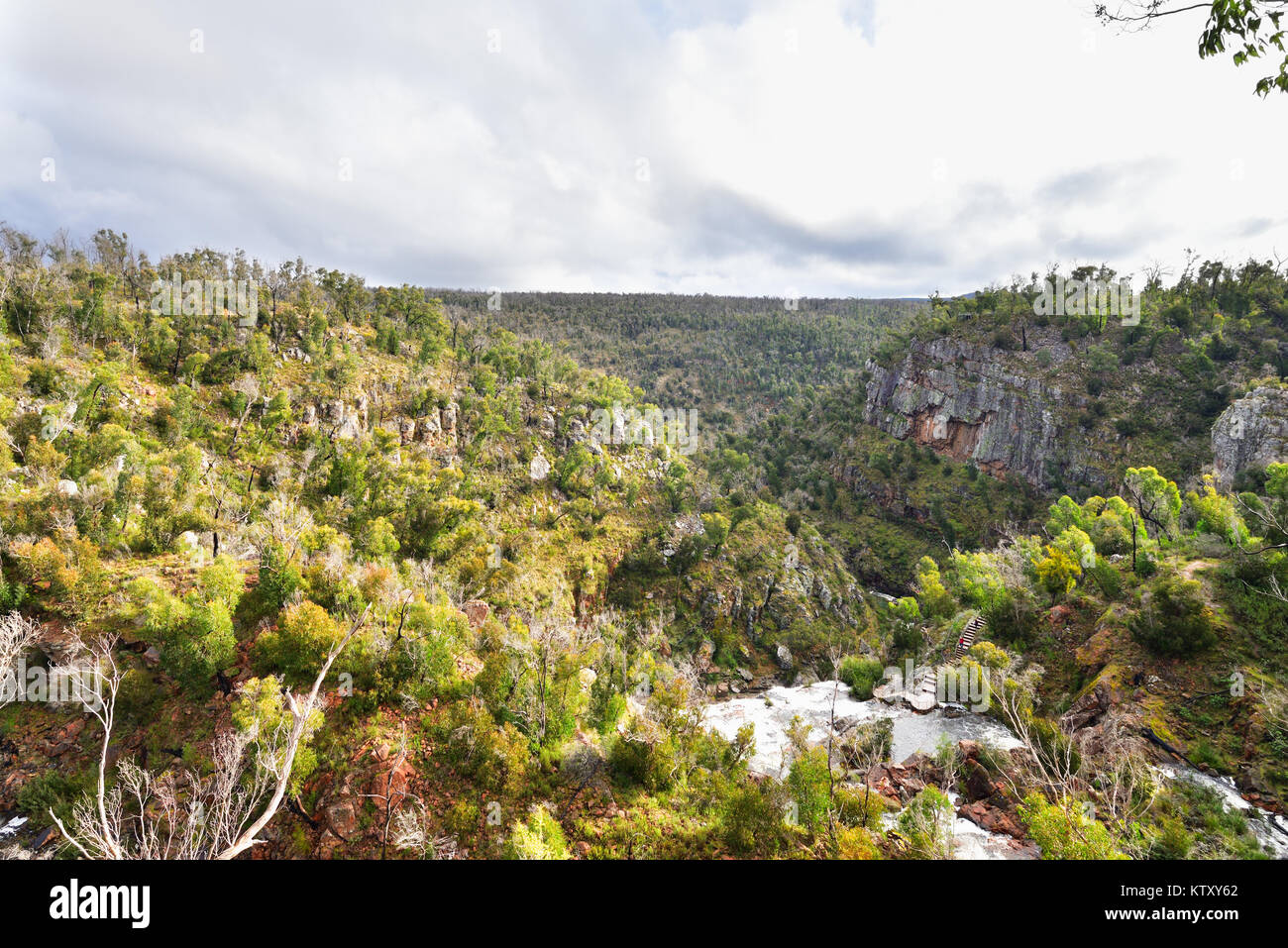 Australia Victoria. Nel Parco Nazionale di Grampians. Da un punto panoramico che si affaccia sul paesaggio circostante la Mackenzie Falls. Foto Stock