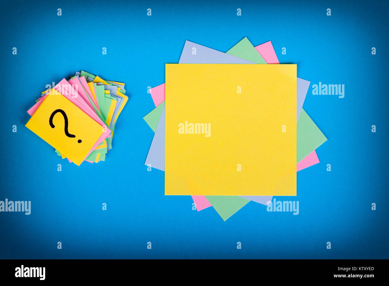 I punti di domanda scritta biglietti promemoria Foto Stock