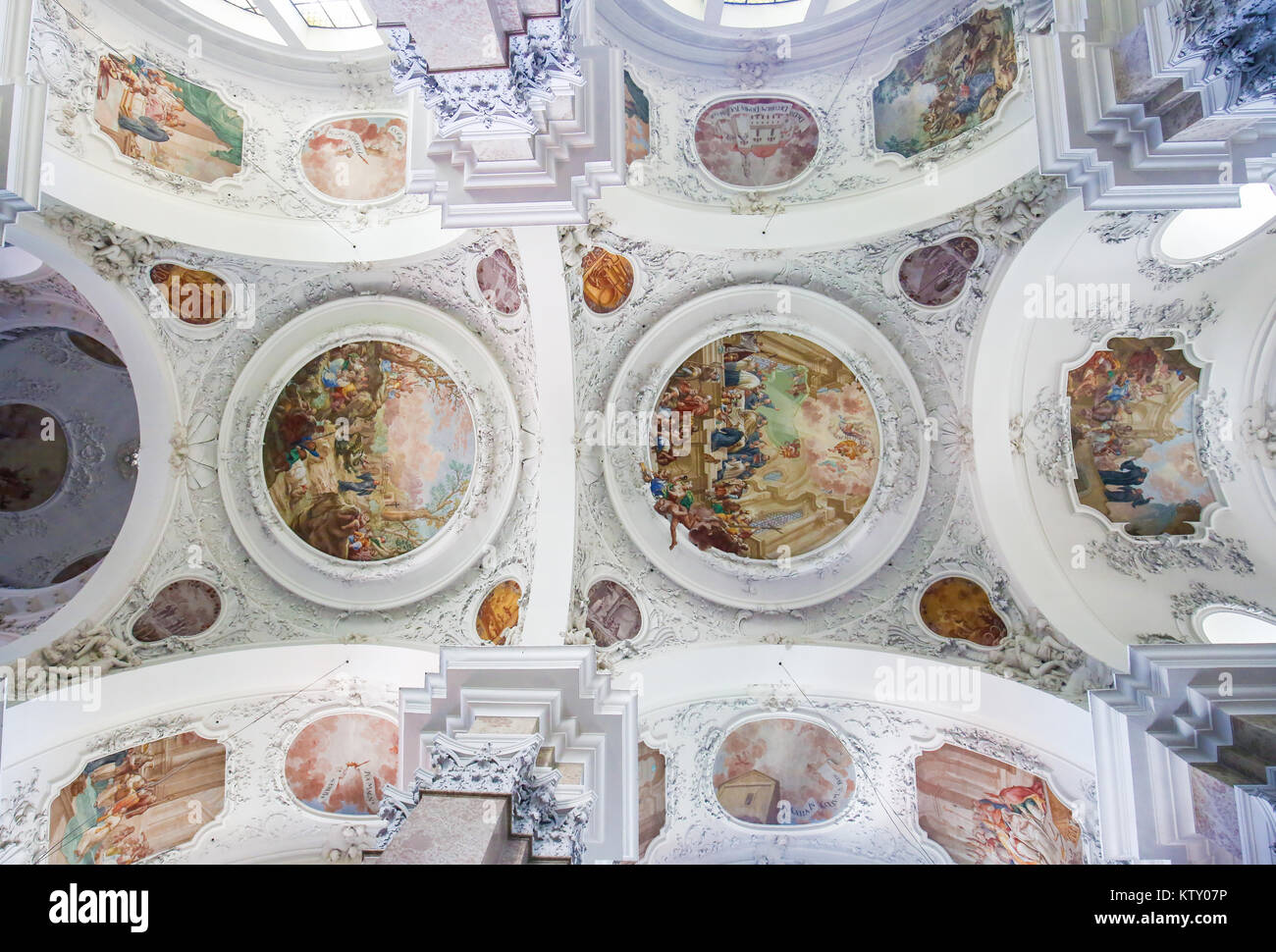 Interno del xviii secolo San Mang Basilica di Fussen, Baviera, Germania. Foto Stock