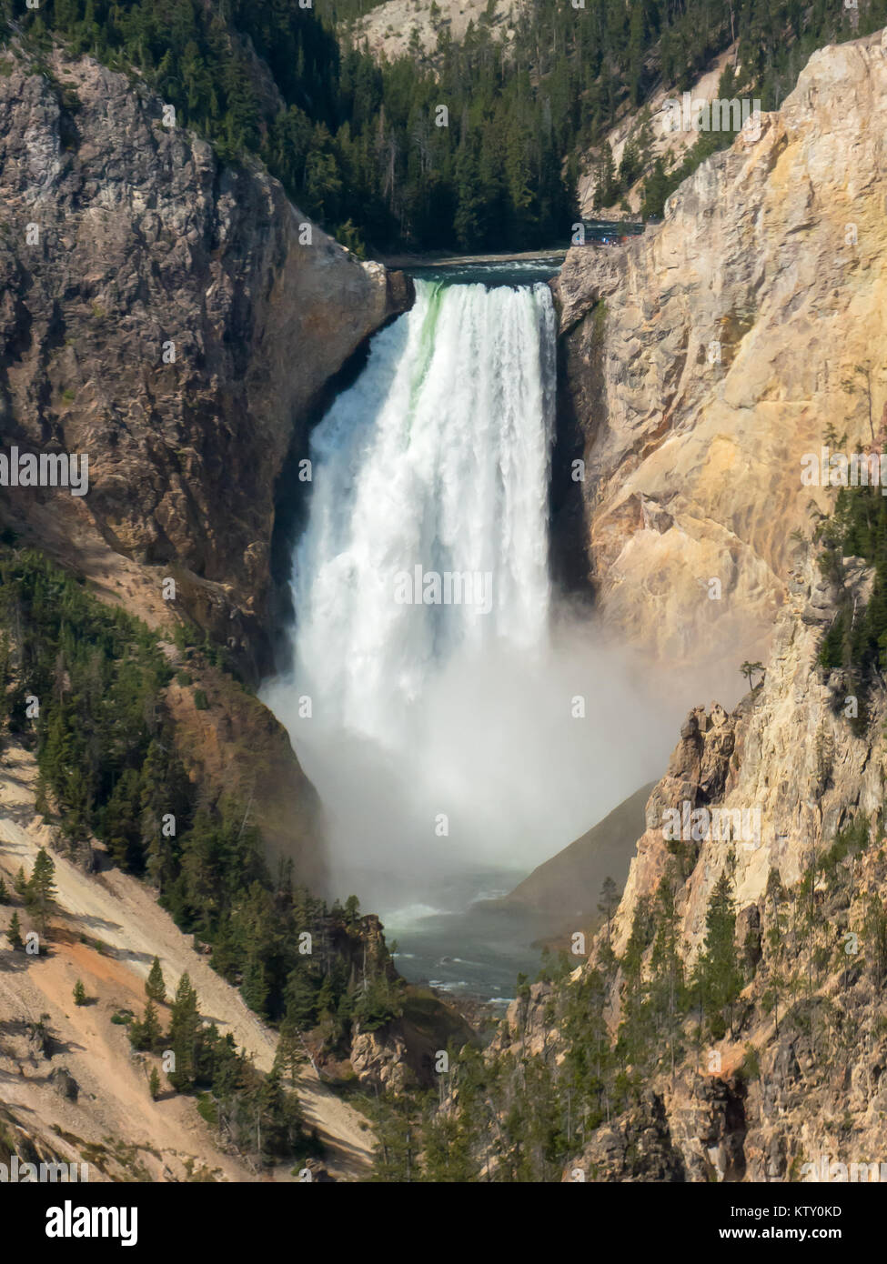 Yellowstone NP, Wyoming: le Cascate Inferiori, da South Rim Drive Foto Stock